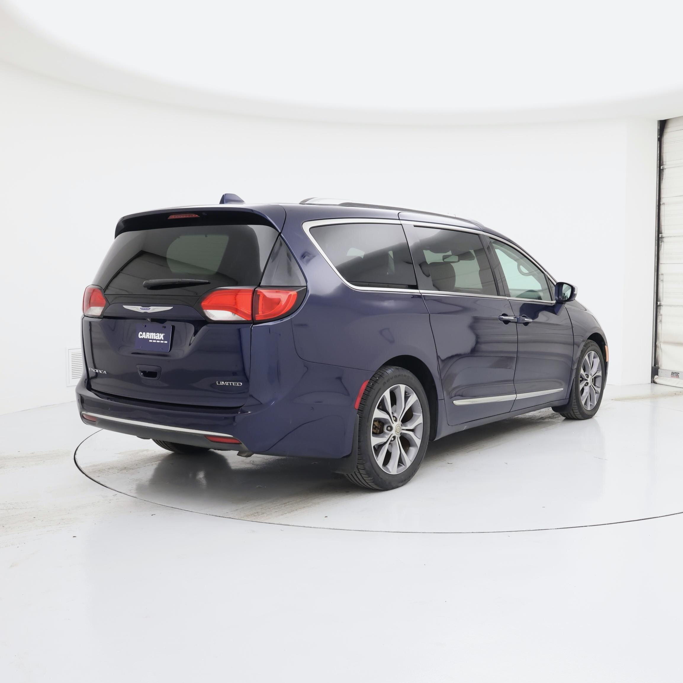 Thumbnail: 2018 Chrysler Pacifica - 8