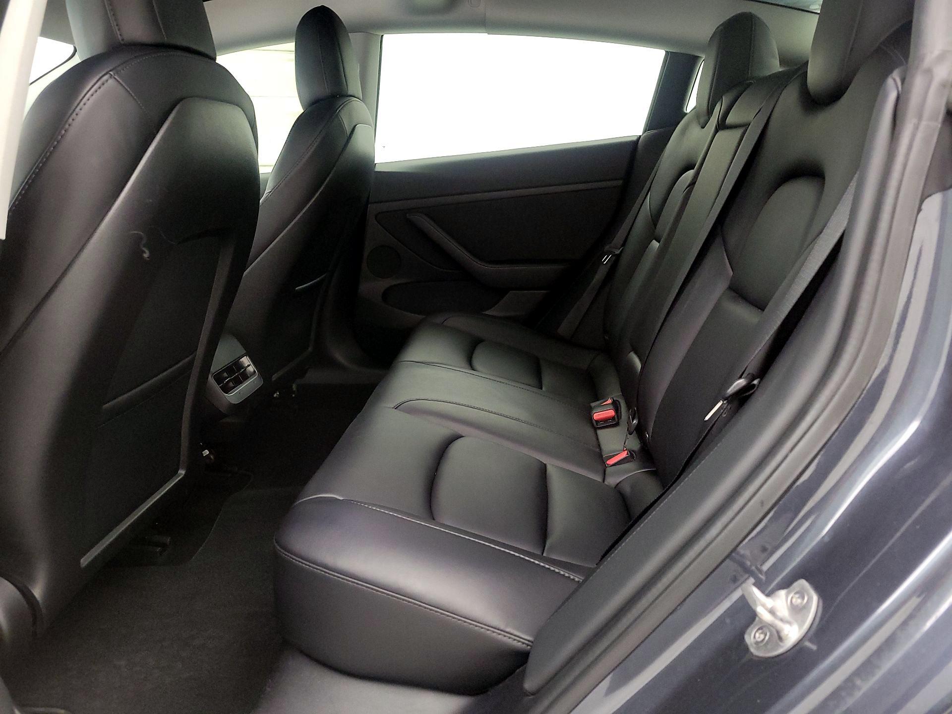 Thumbnail: 2022 Tesla Model 3 - 17