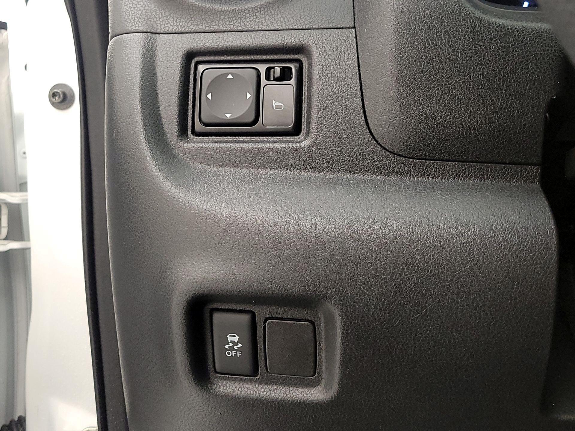 Thumbnail: 2015 Nissan Versa Note - 13