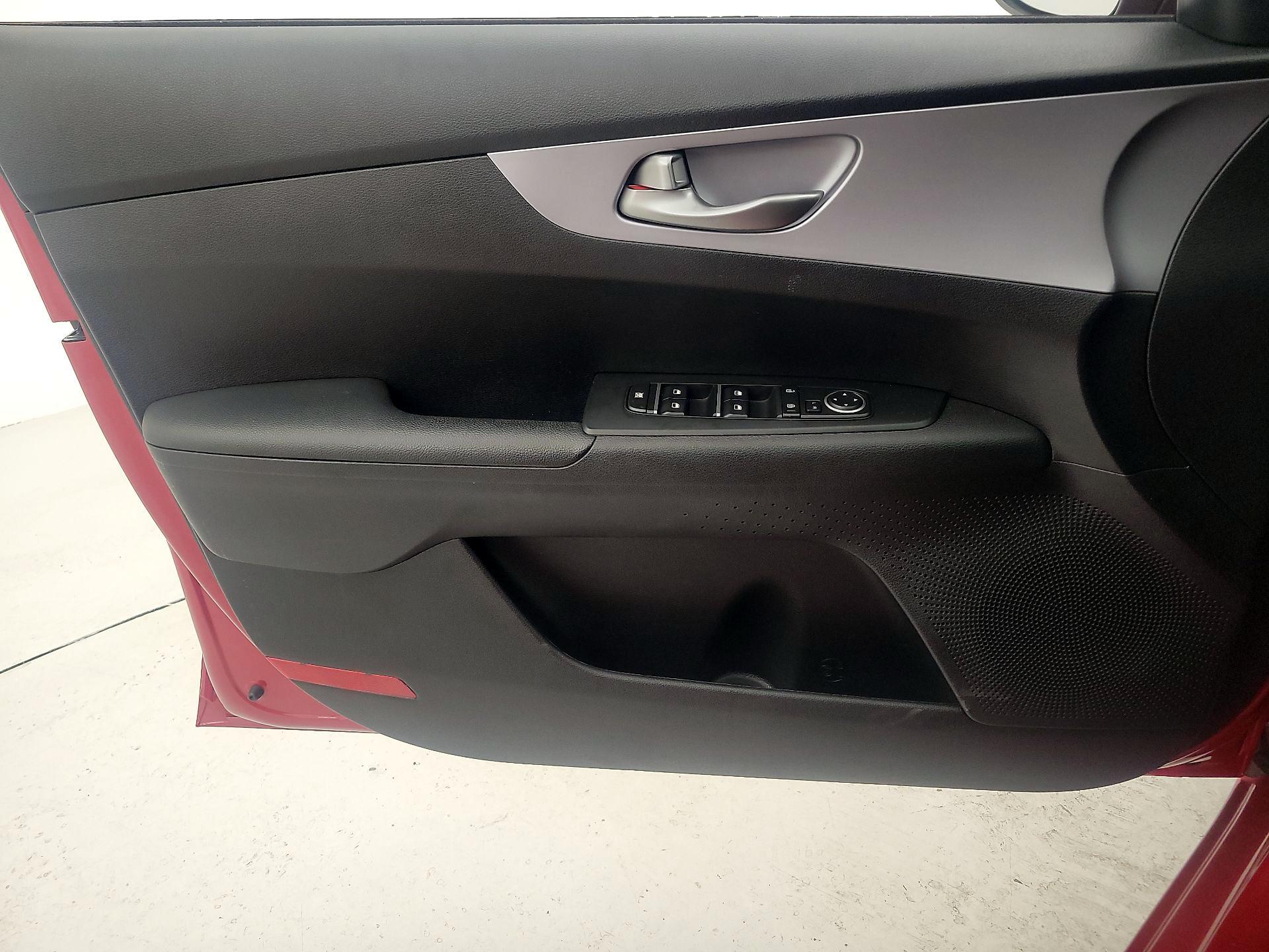 Thumbnail: 2022 Kia Forte - 12