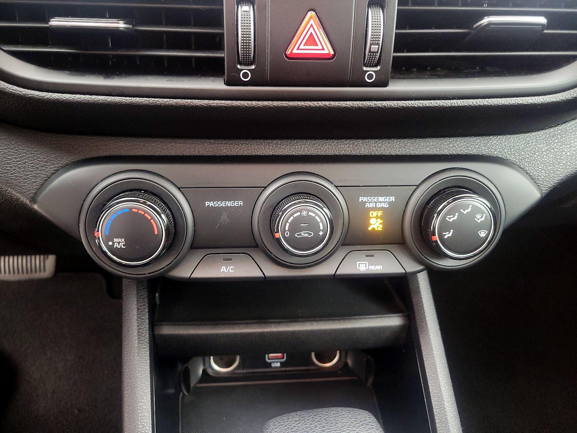 Thumbnail: 2022 Kia Forte - 16