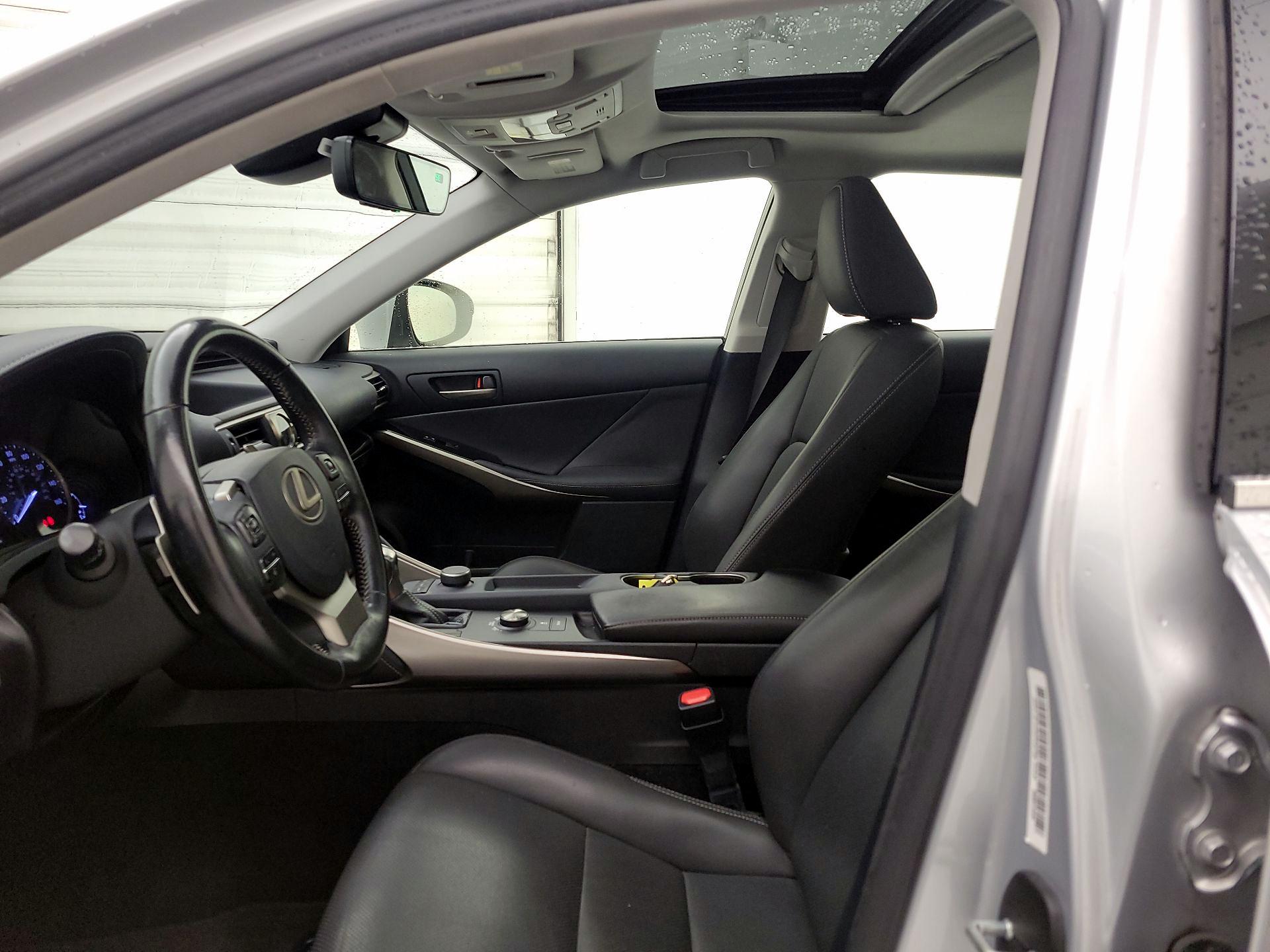 Thumbnail: 2018 Lexus IS - 19