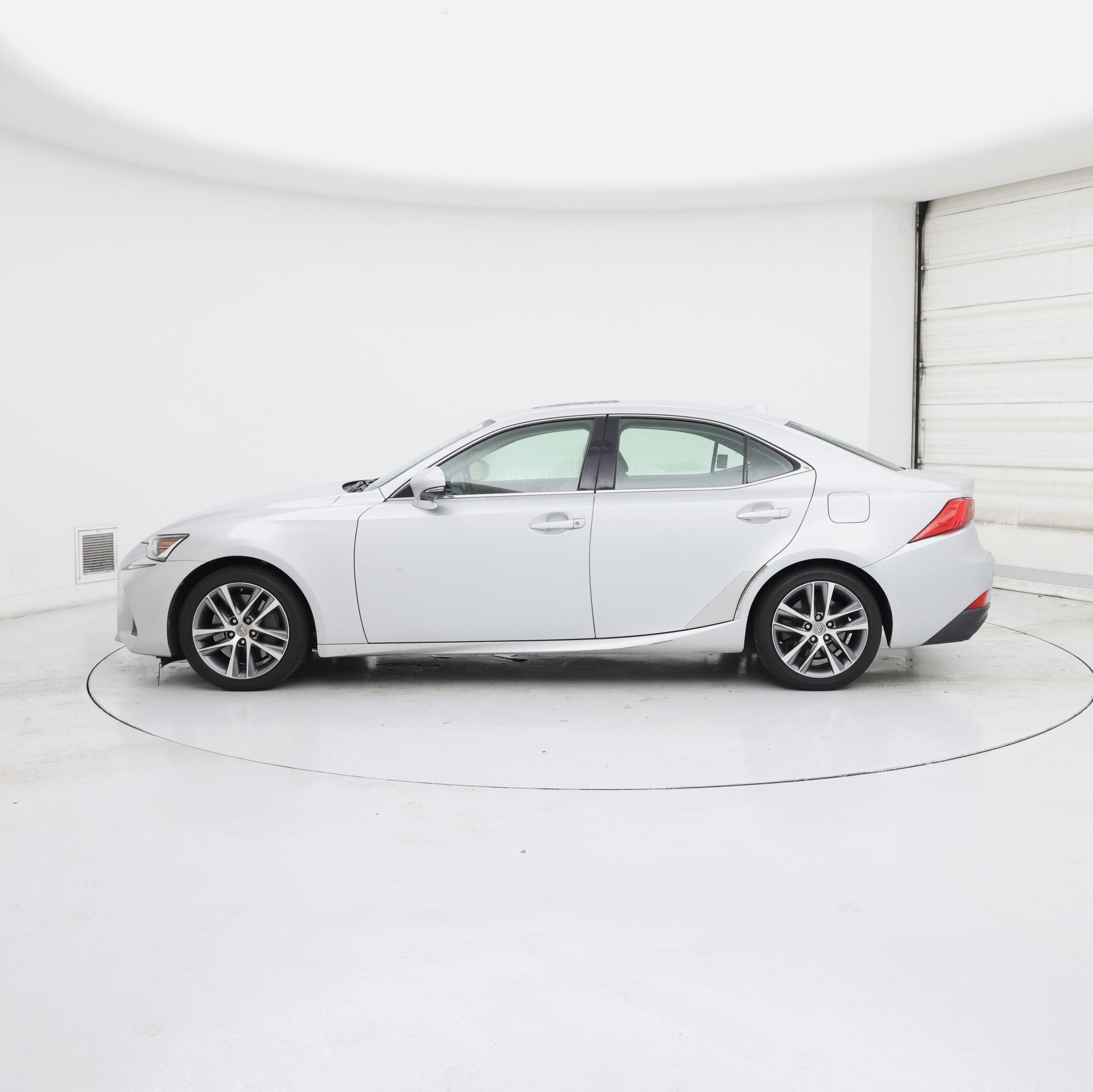 Thumbnail: 2018 Lexus IS - 3