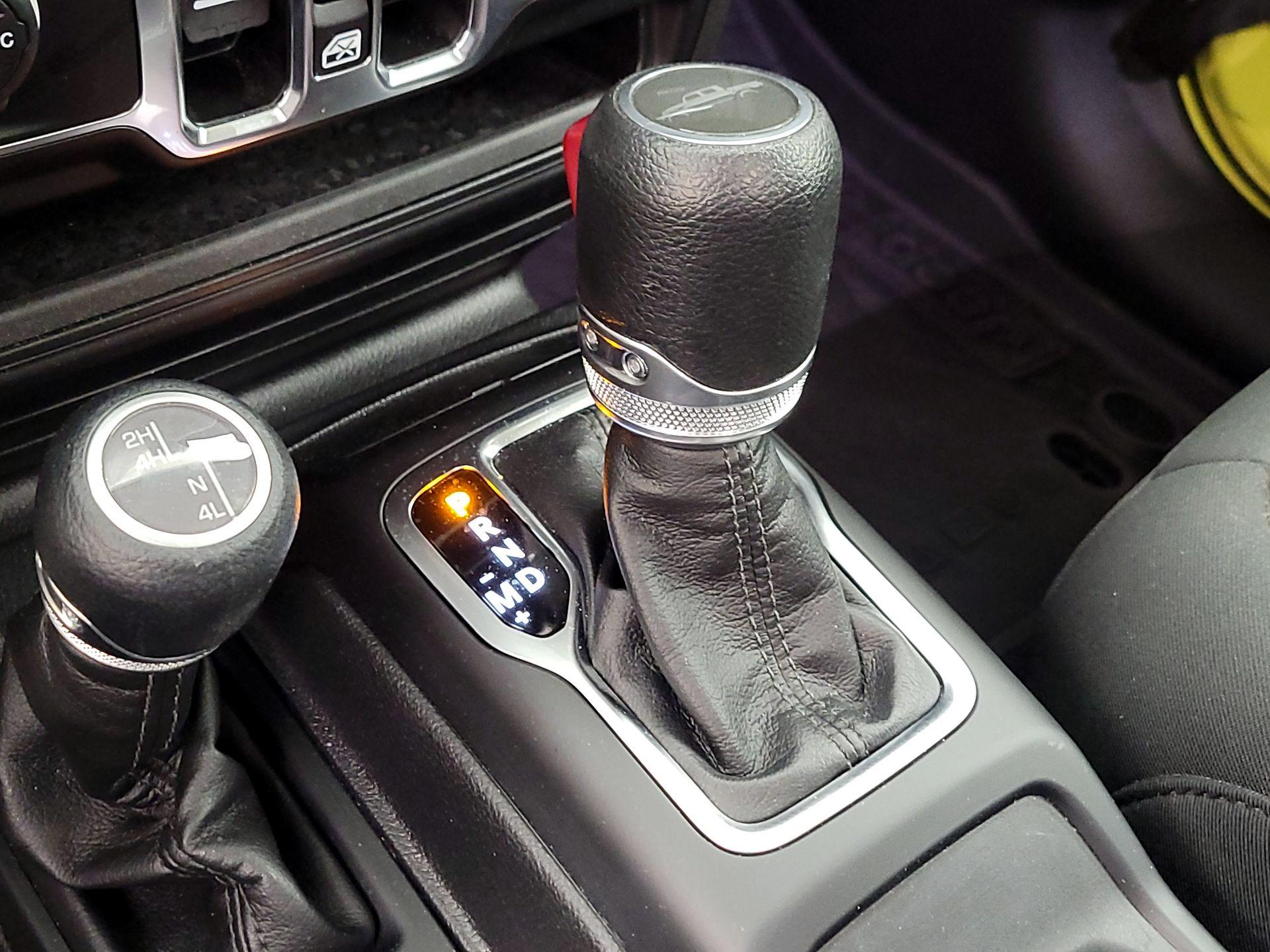 Thumbnail: 2023 Jeep Gladiator - 17