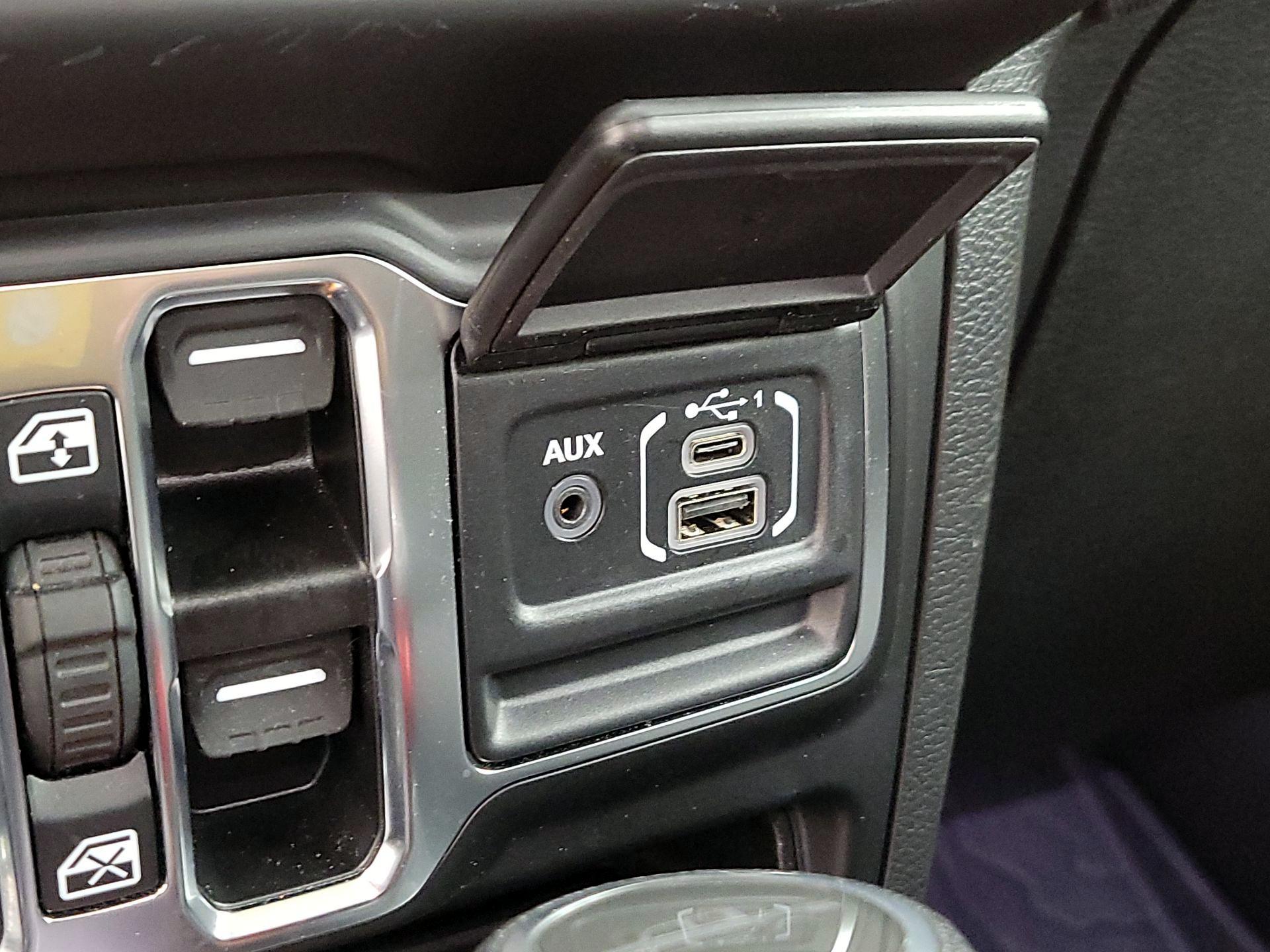 Thumbnail: 2023 Jeep Gladiator - 18