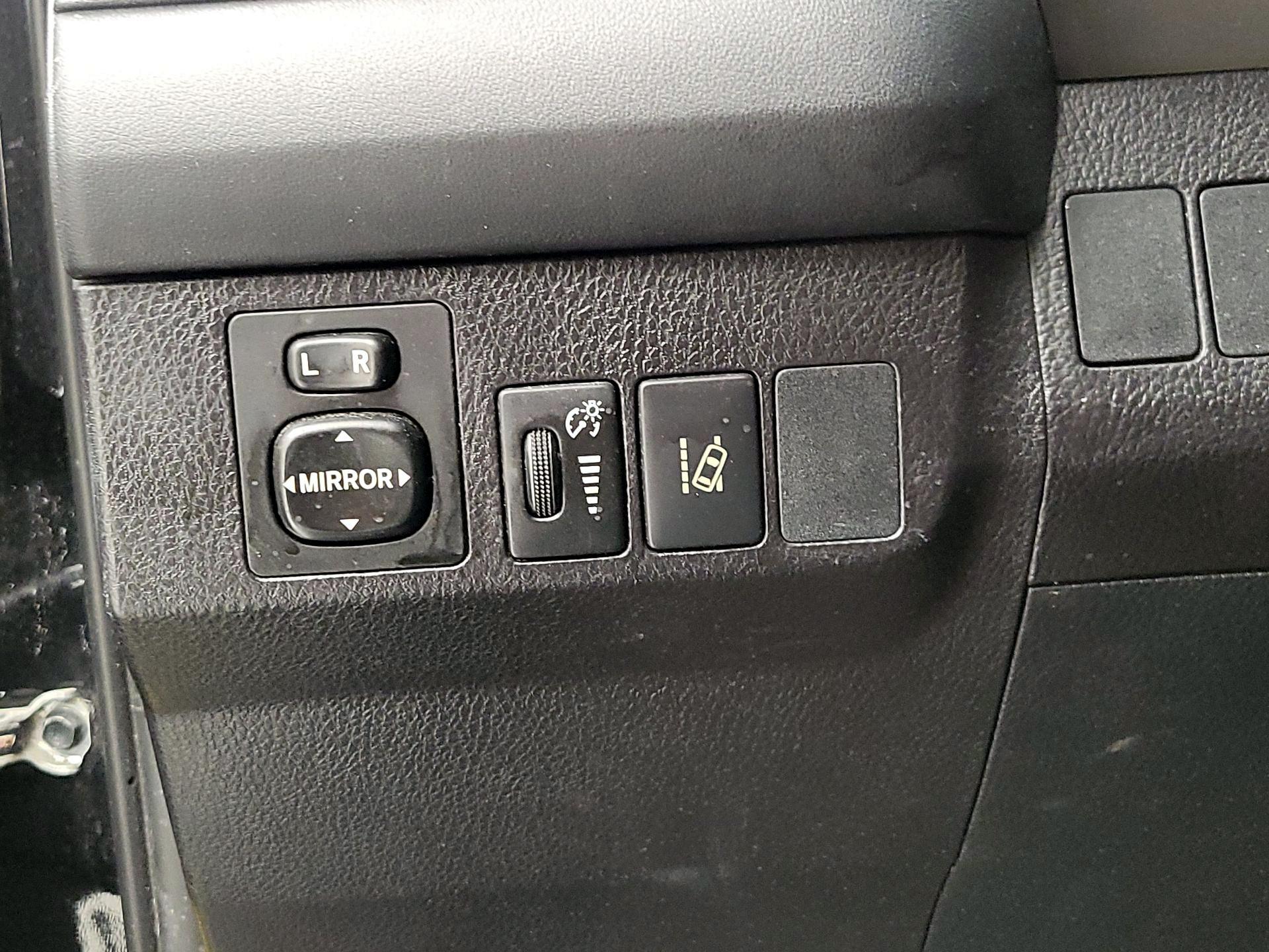 Thumbnail: 2018 Toyota RAV4 - 13