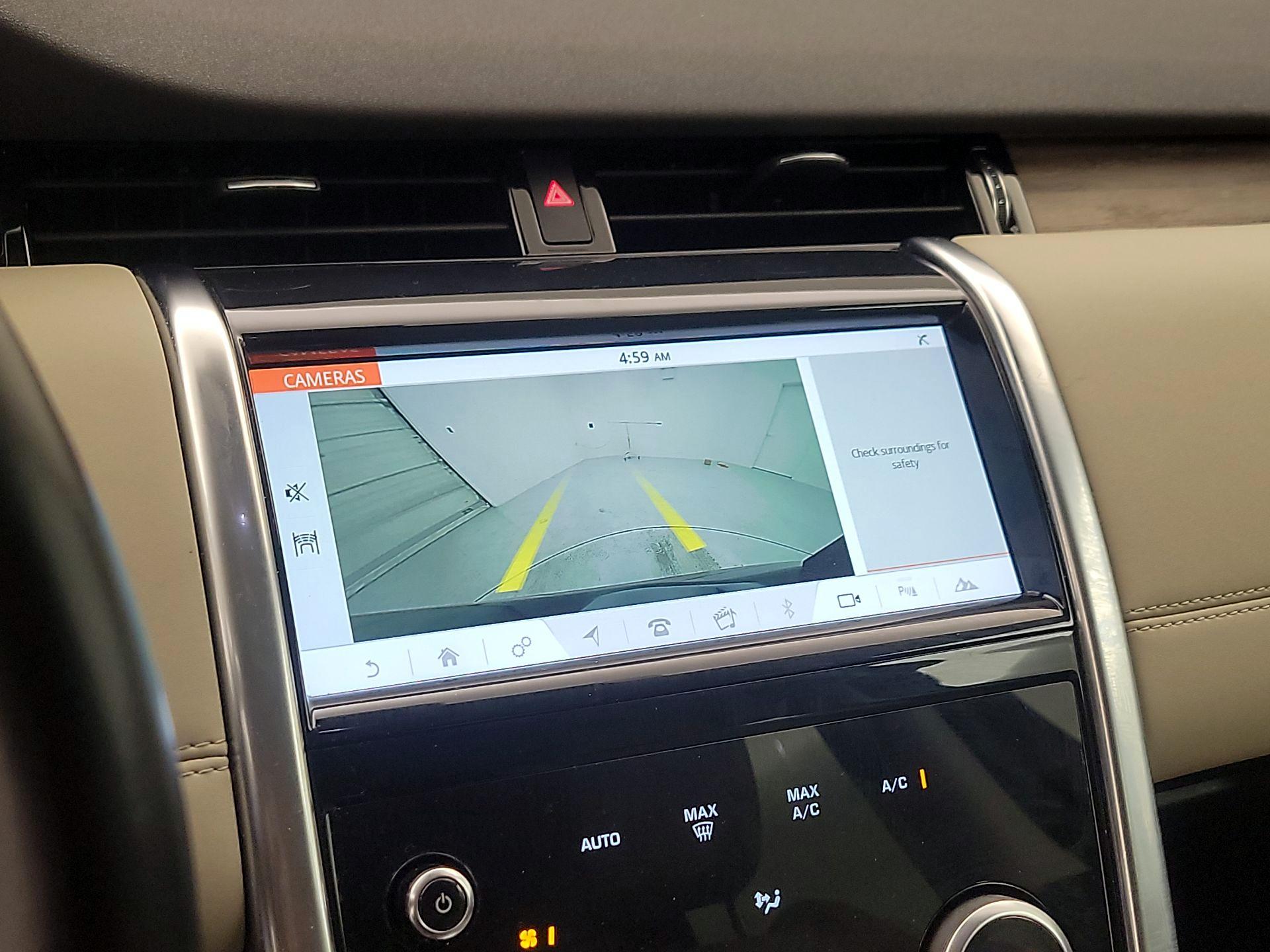 Thumbnail: 2020 Land Rover Discovery Sport - 14