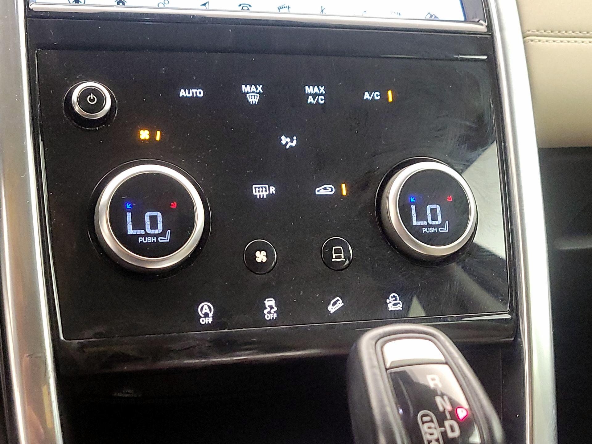 Thumbnail: 2020 Land Rover Discovery Sport - 16