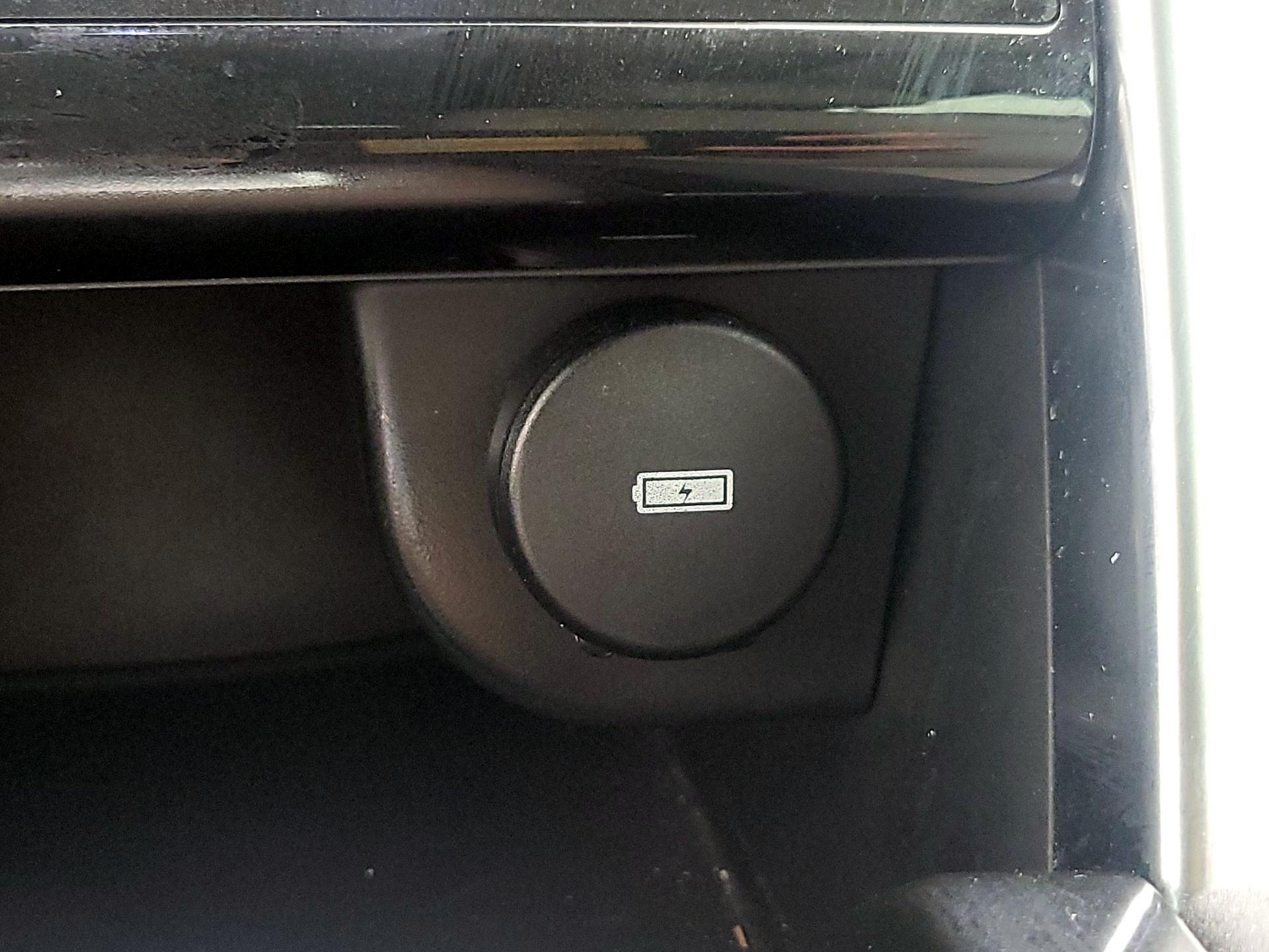 Thumbnail: 2020 Land Rover Discovery Sport - 18