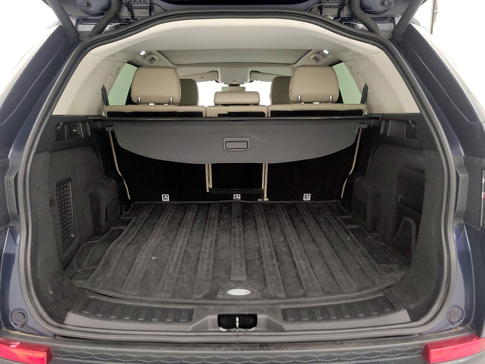 Thumbnail: 2020 Land Rover Discovery Sport - 20