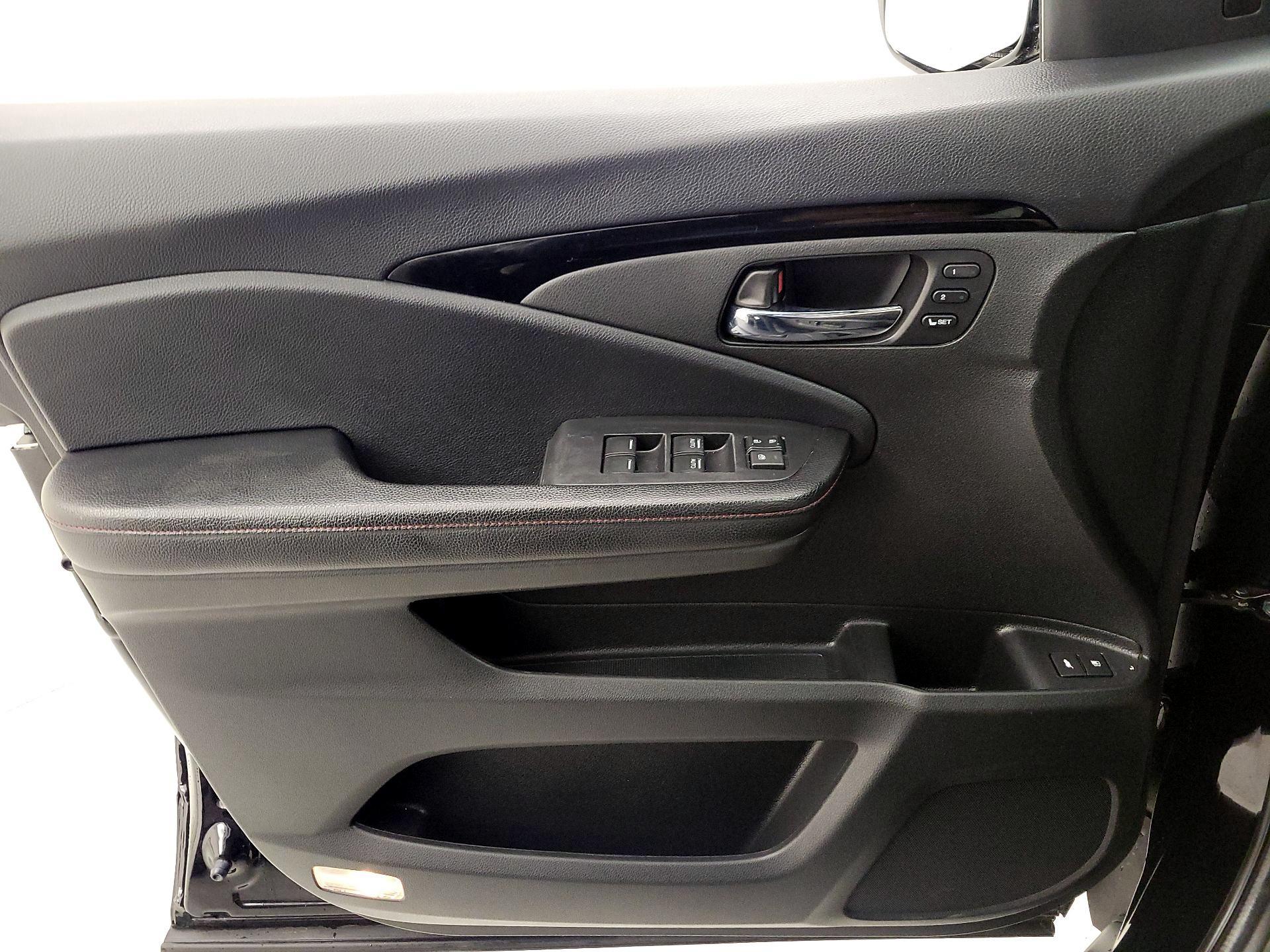 Thumbnail: 2020 Honda Pilot - 12