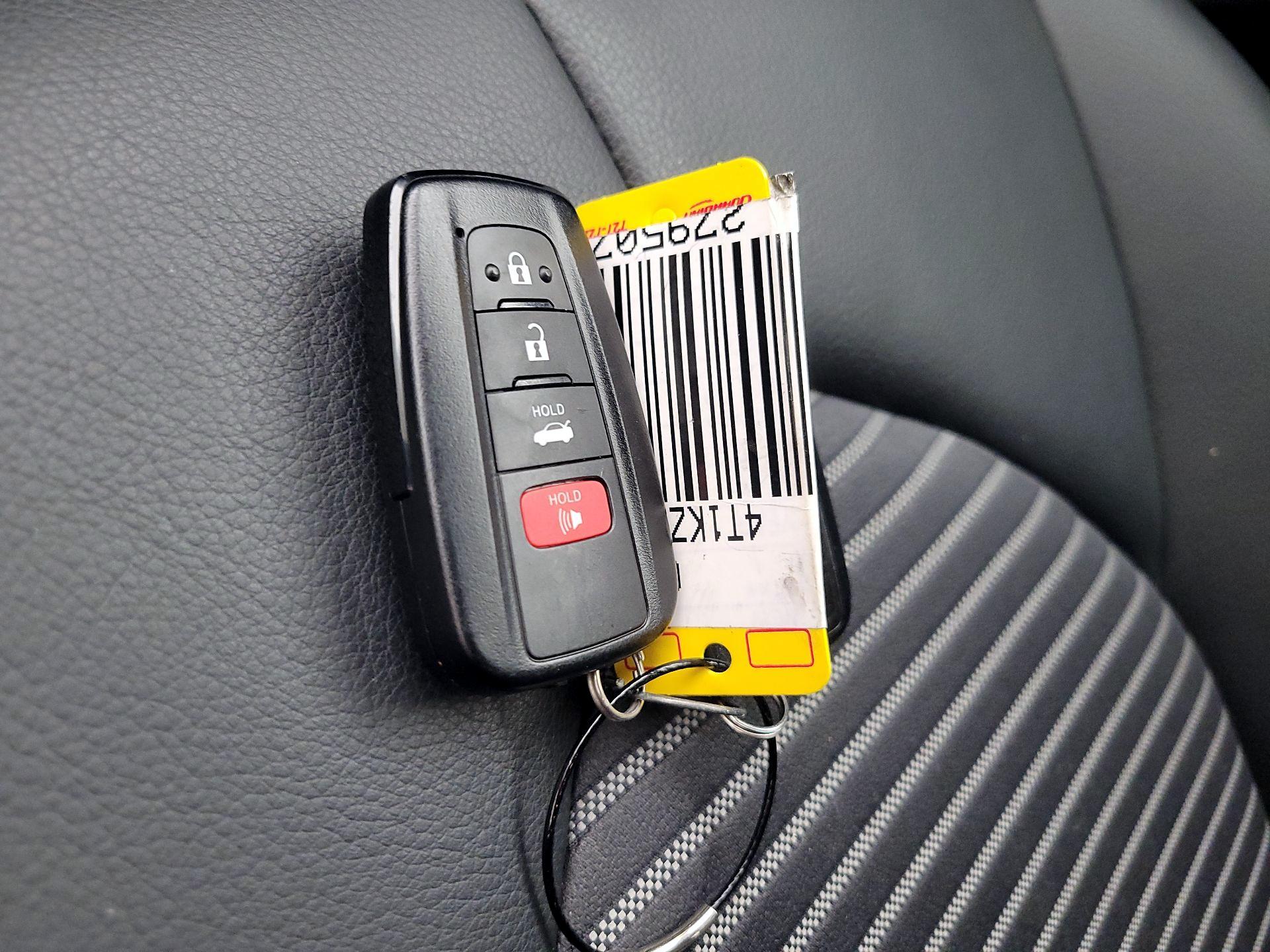 Thumbnail: 2022 Toyota Camry - 18