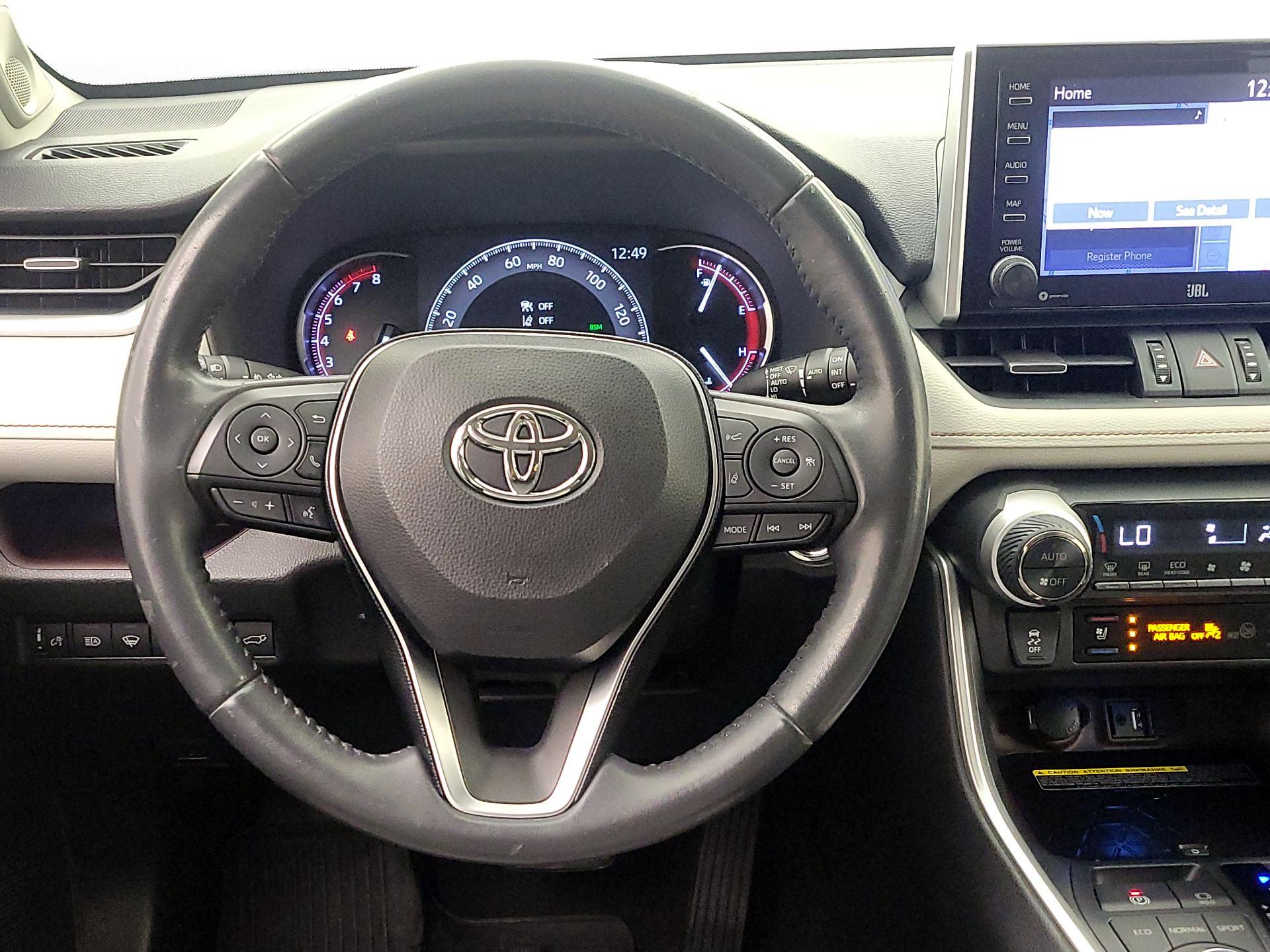 Thumbnail: 2019 Toyota RAV4 - 10