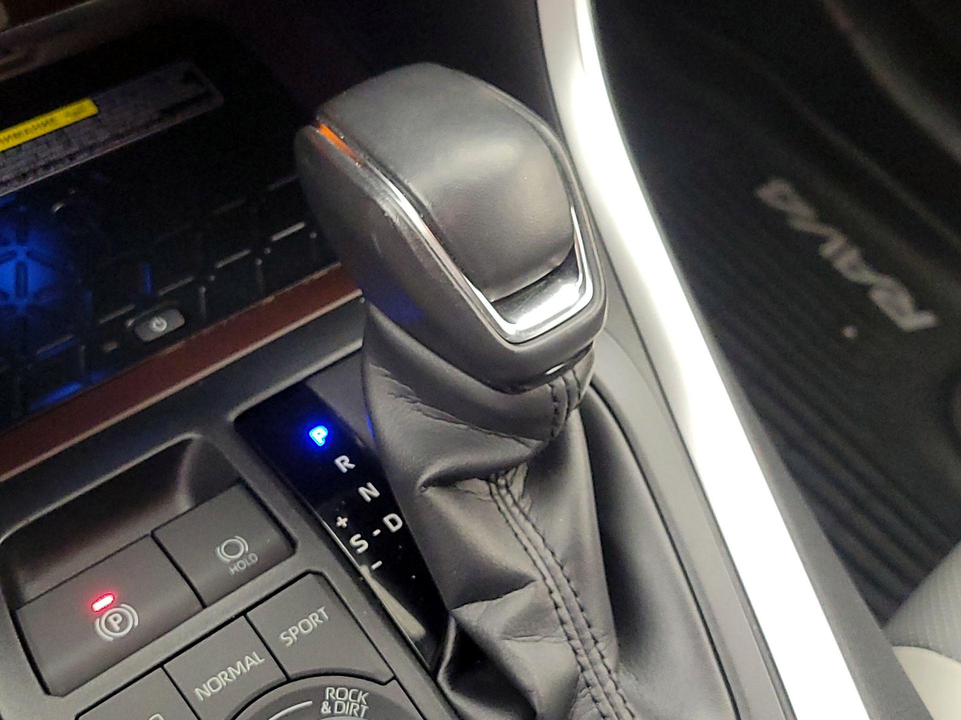 Thumbnail: 2019 Toyota RAV4 - 17