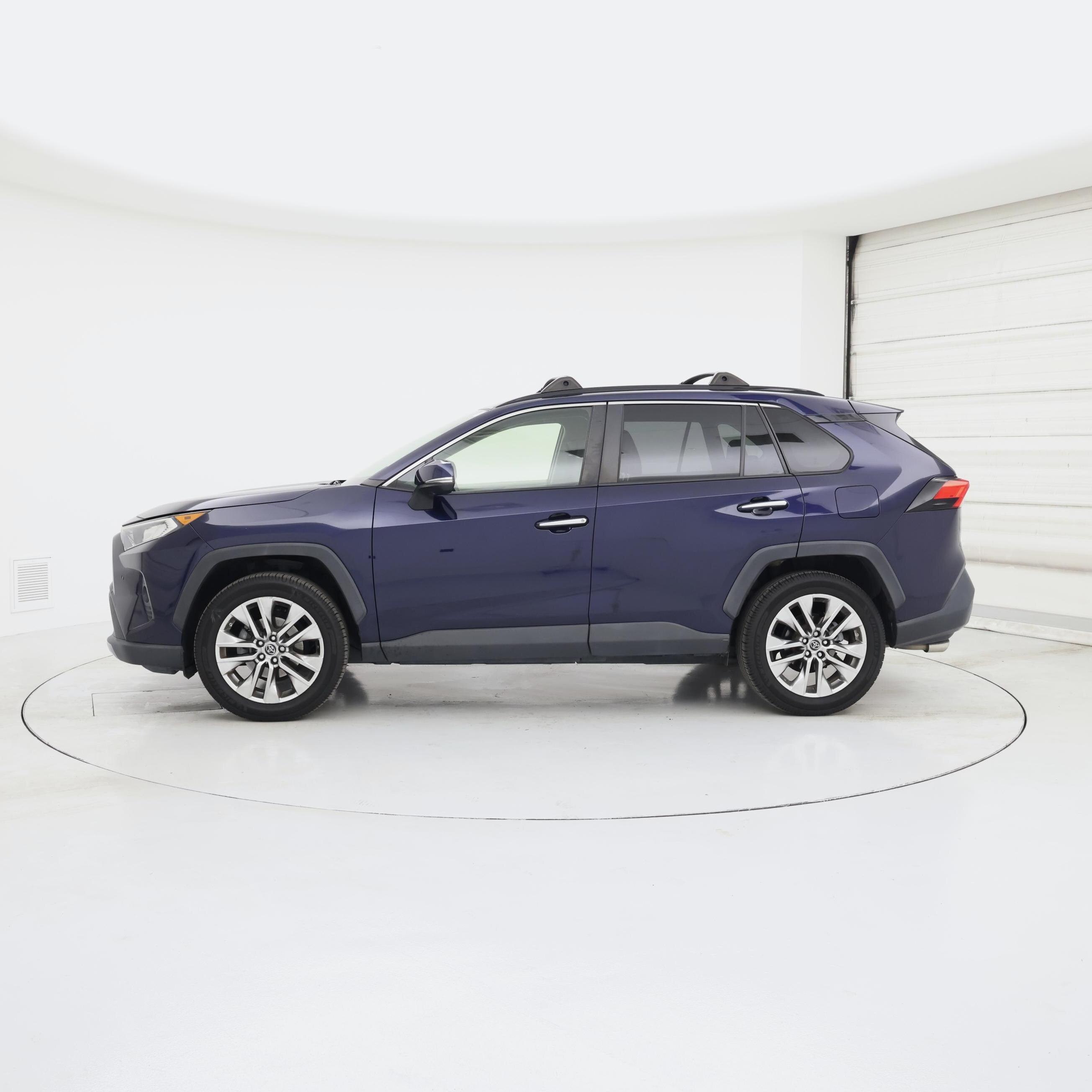 Thumbnail: 2019 Toyota RAV4 - 3