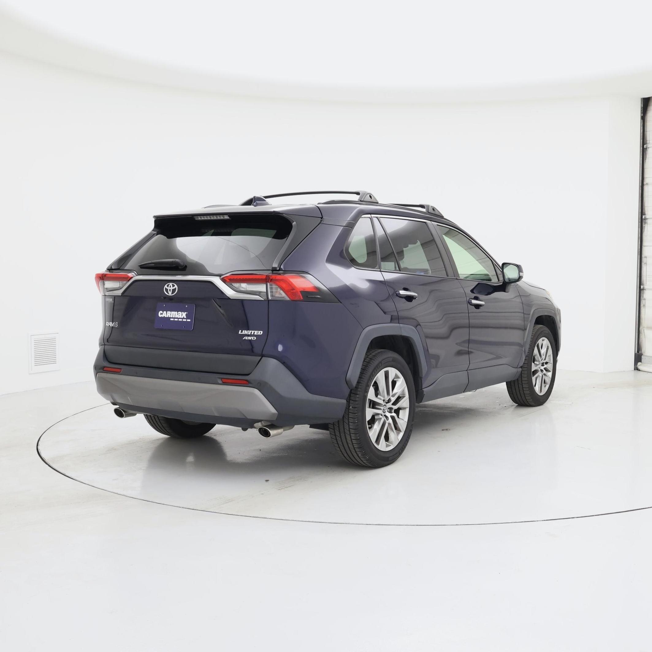 Thumbnail: 2019 Toyota RAV4 - 8