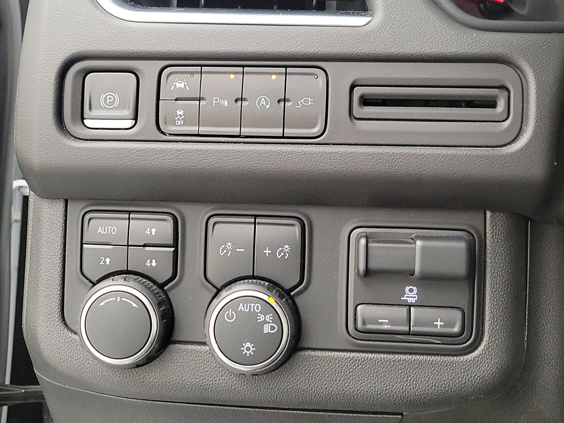 Thumbnail: 2021 Chevrolet Tahoe - 13