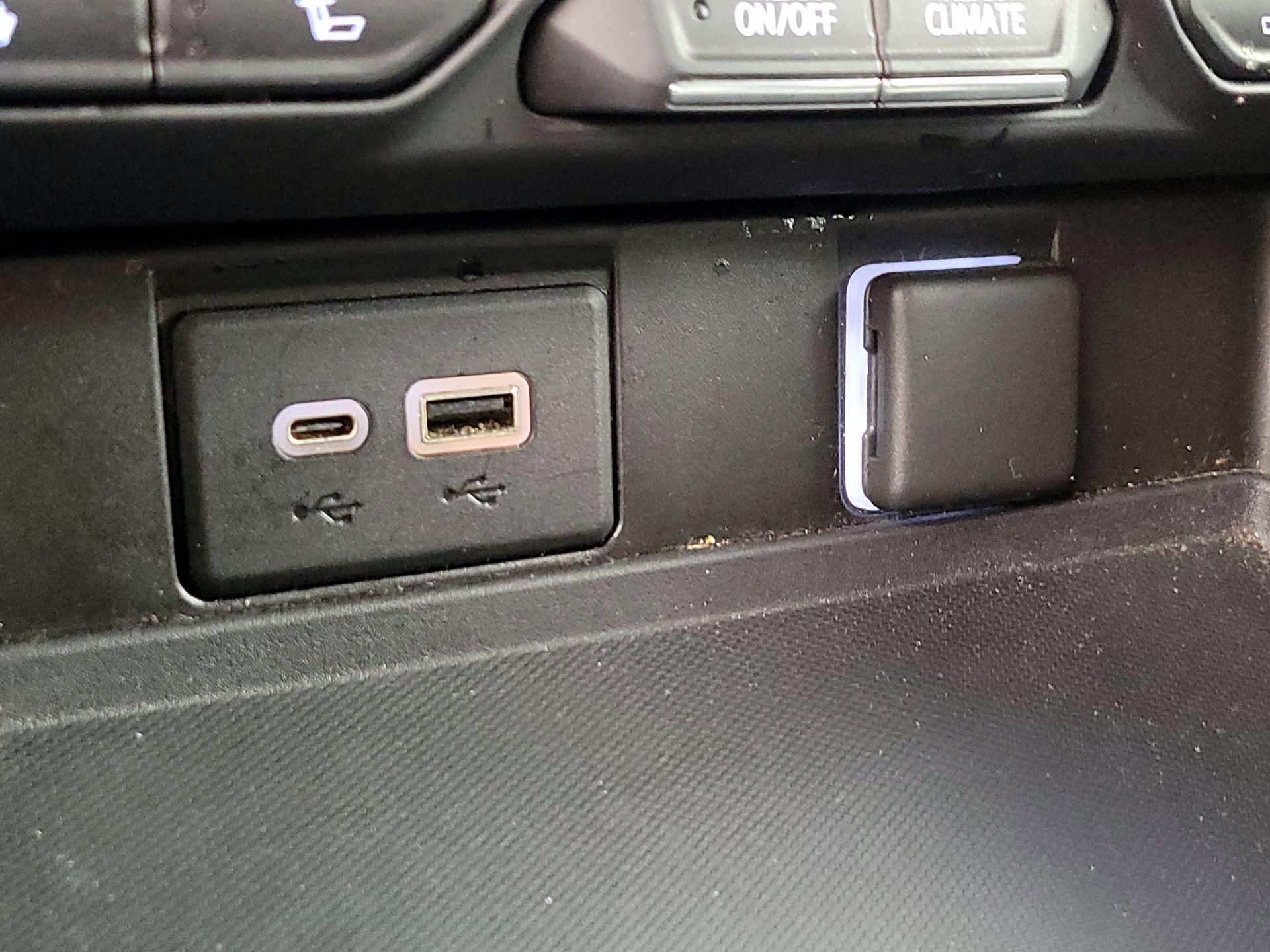 Thumbnail: 2021 Chevrolet Tahoe - 18