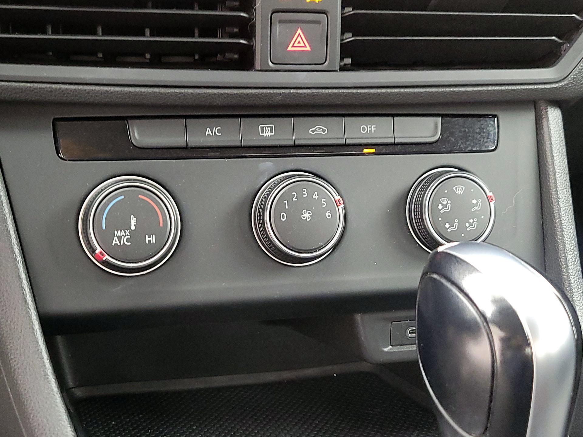 Thumbnail: 2021 Volkswagen Jetta - 16