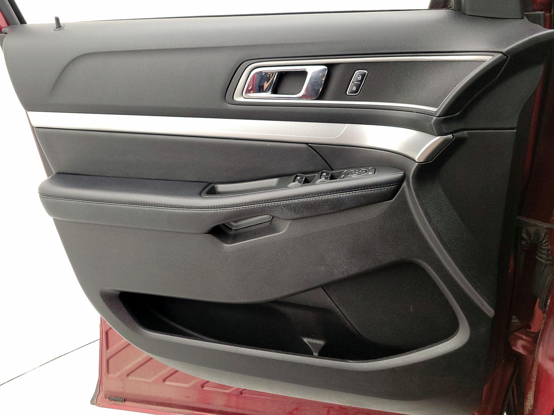 Thumbnail: 2017 Ford Explorer - 12