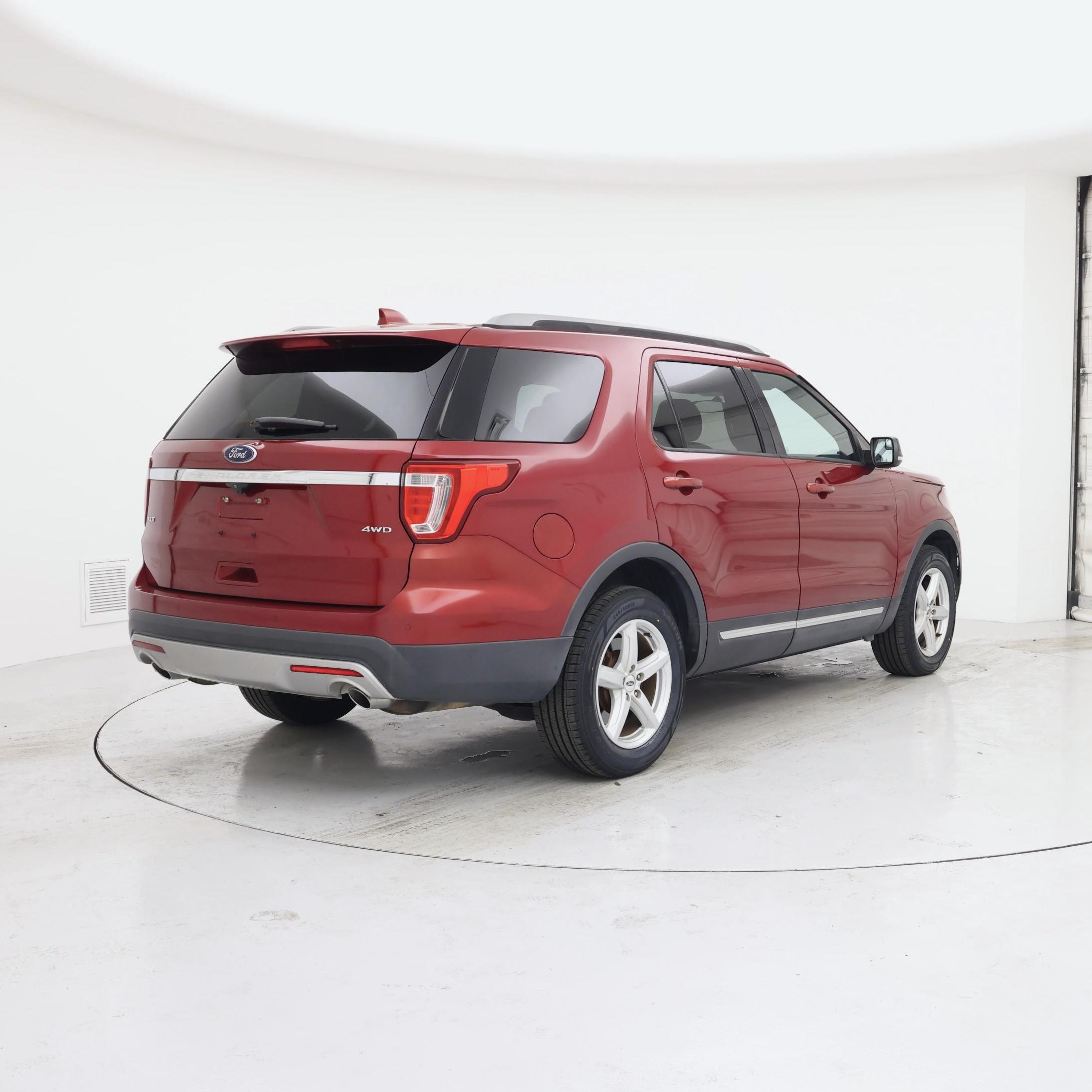 Thumbnail: 2017 Ford Explorer - 8