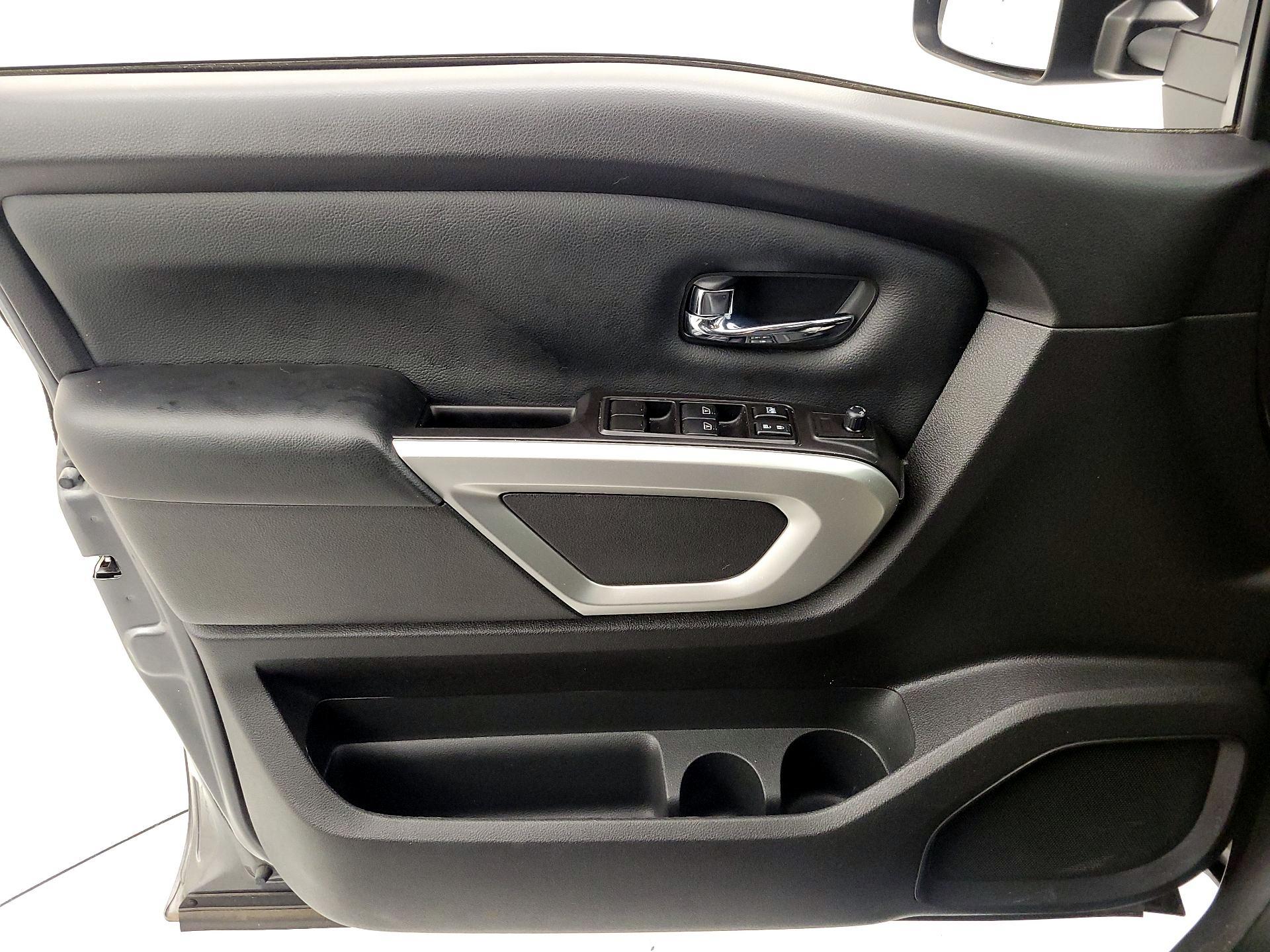 Thumbnail: 2020 Nissan Titan - 12