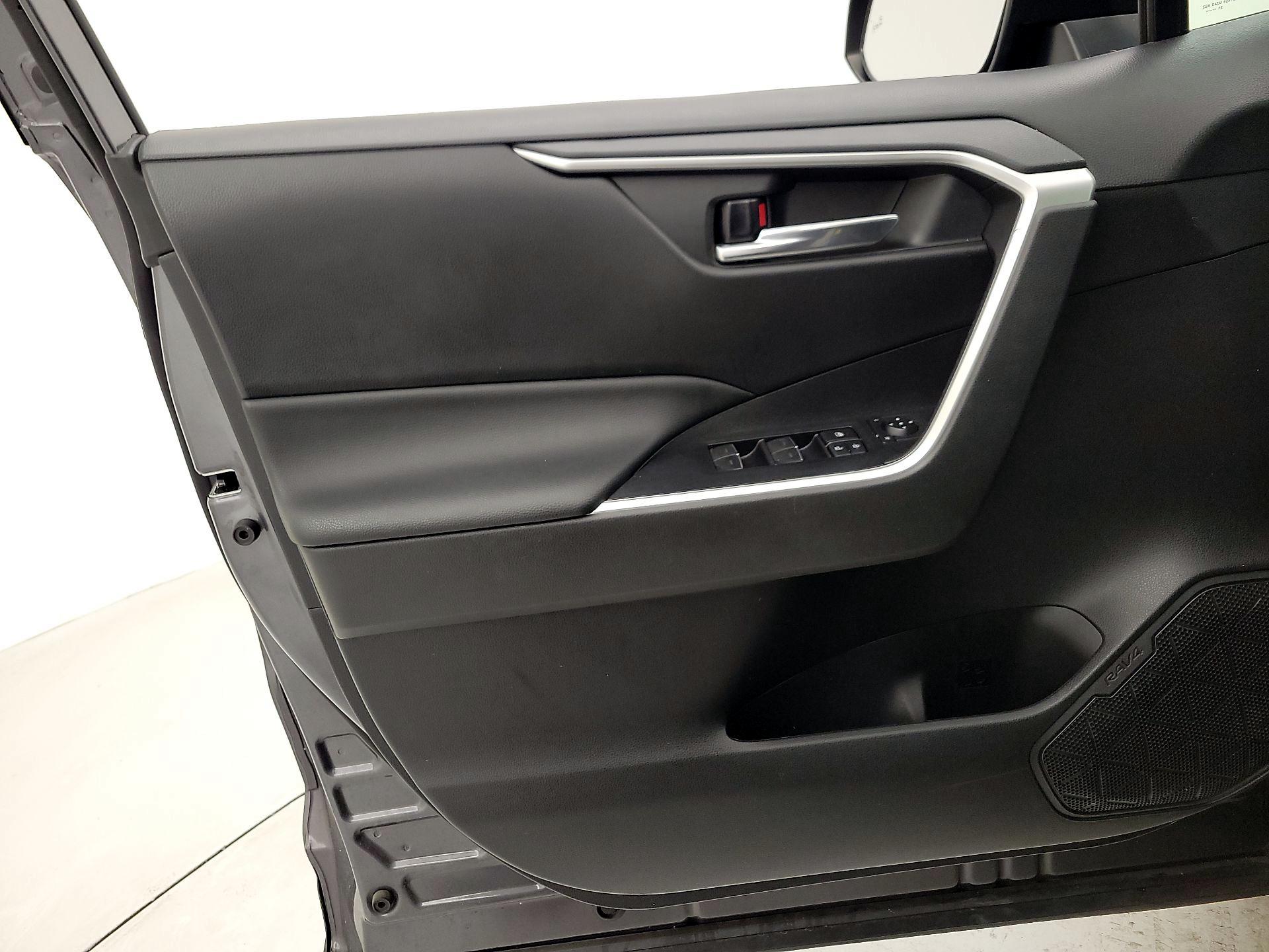 Thumbnail: 2022 Toyota RAV4 - 12