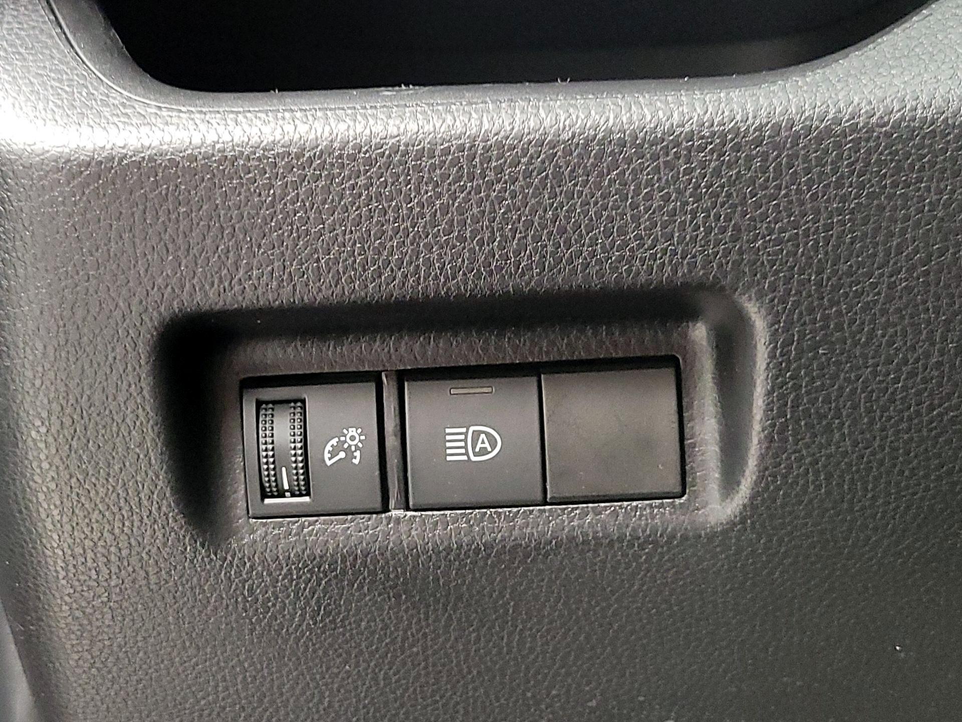 Thumbnail: 2022 Toyota RAV4 - 13