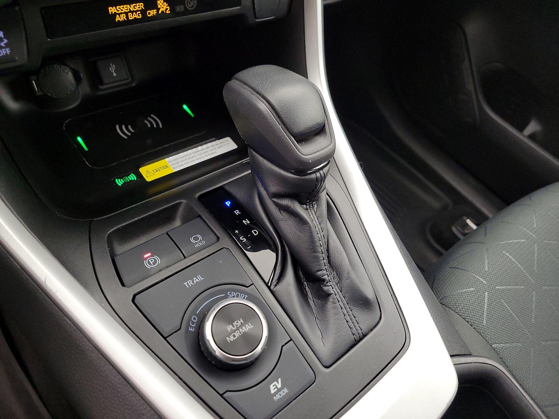 Thumbnail: 2022 Toyota RAV4 - 17