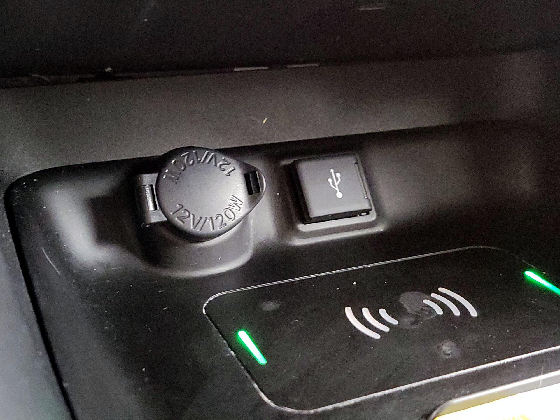 Thumbnail: 2022 Toyota RAV4 - 18