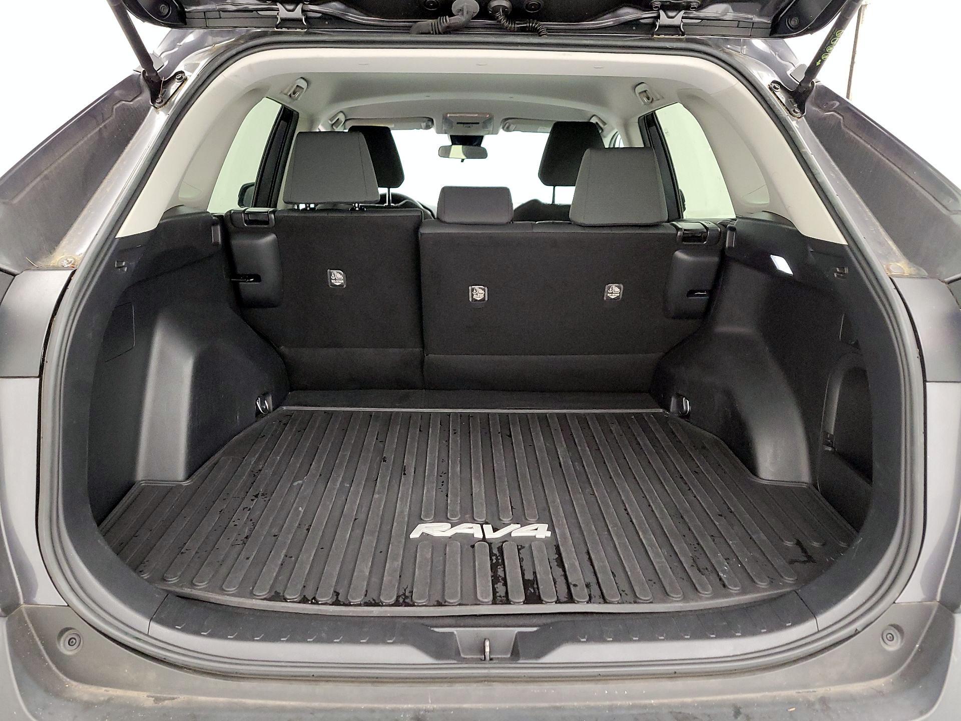 Thumbnail: 2022 Toyota RAV4 - 20