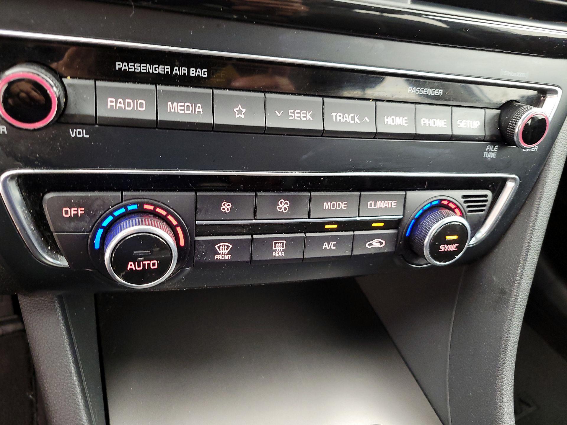 Thumbnail: 2019 Kia Optima - 14
