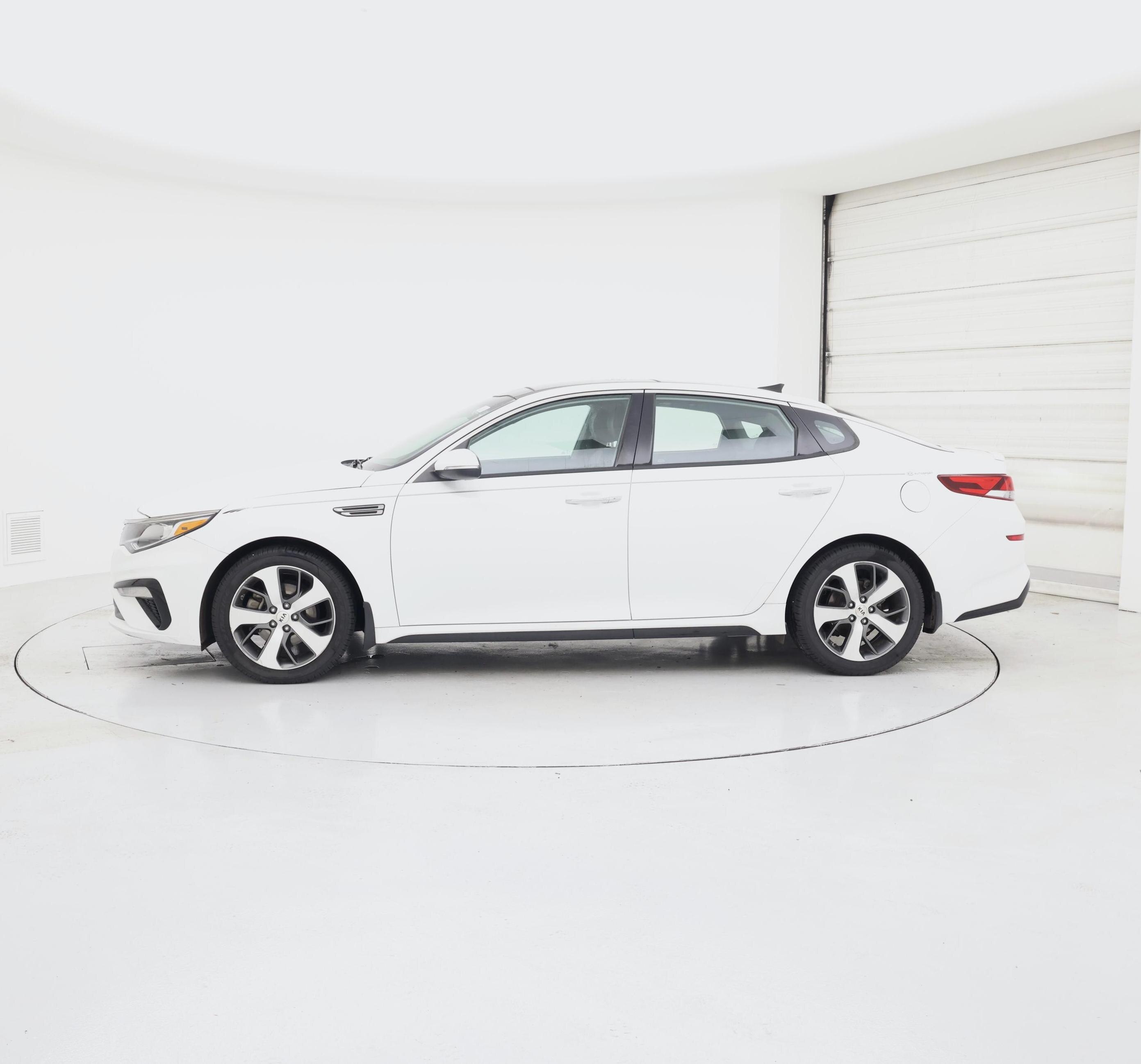 Thumbnail: 2019 Kia Optima - 3