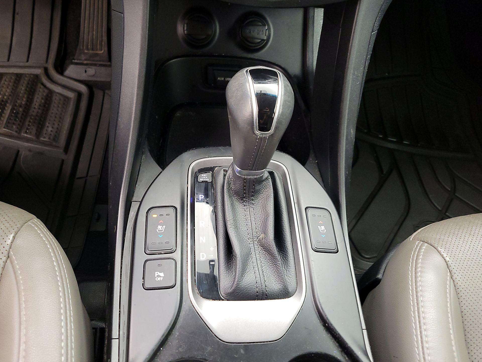 Thumbnail: 2016 Hyundai Santa Fe - 17