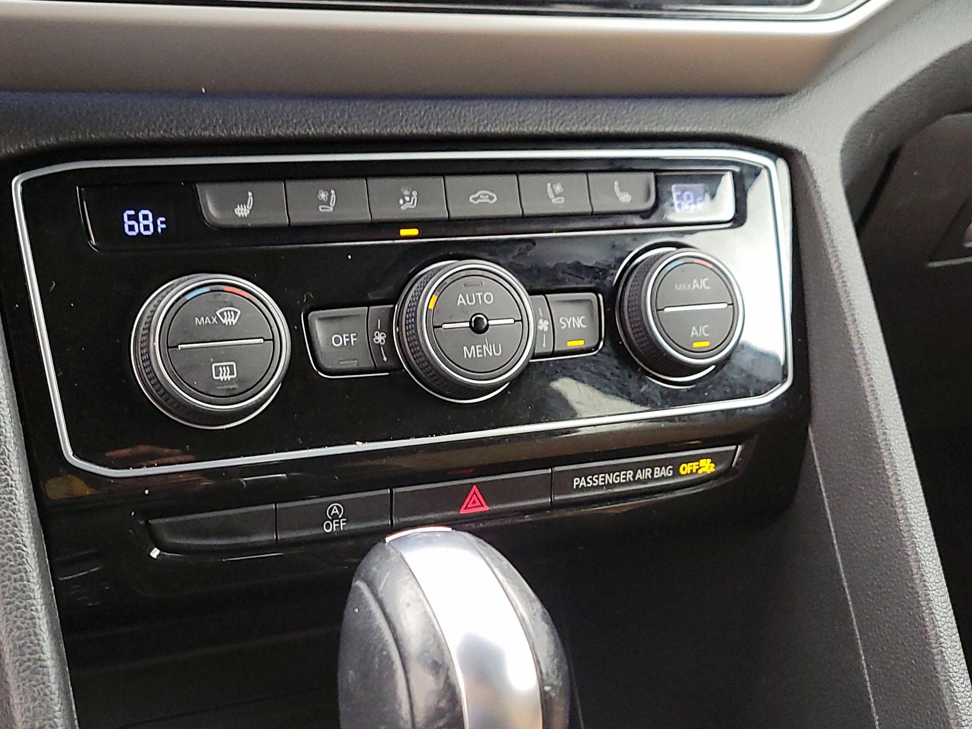 Thumbnail: 2021 Volkswagen Atlas - 16