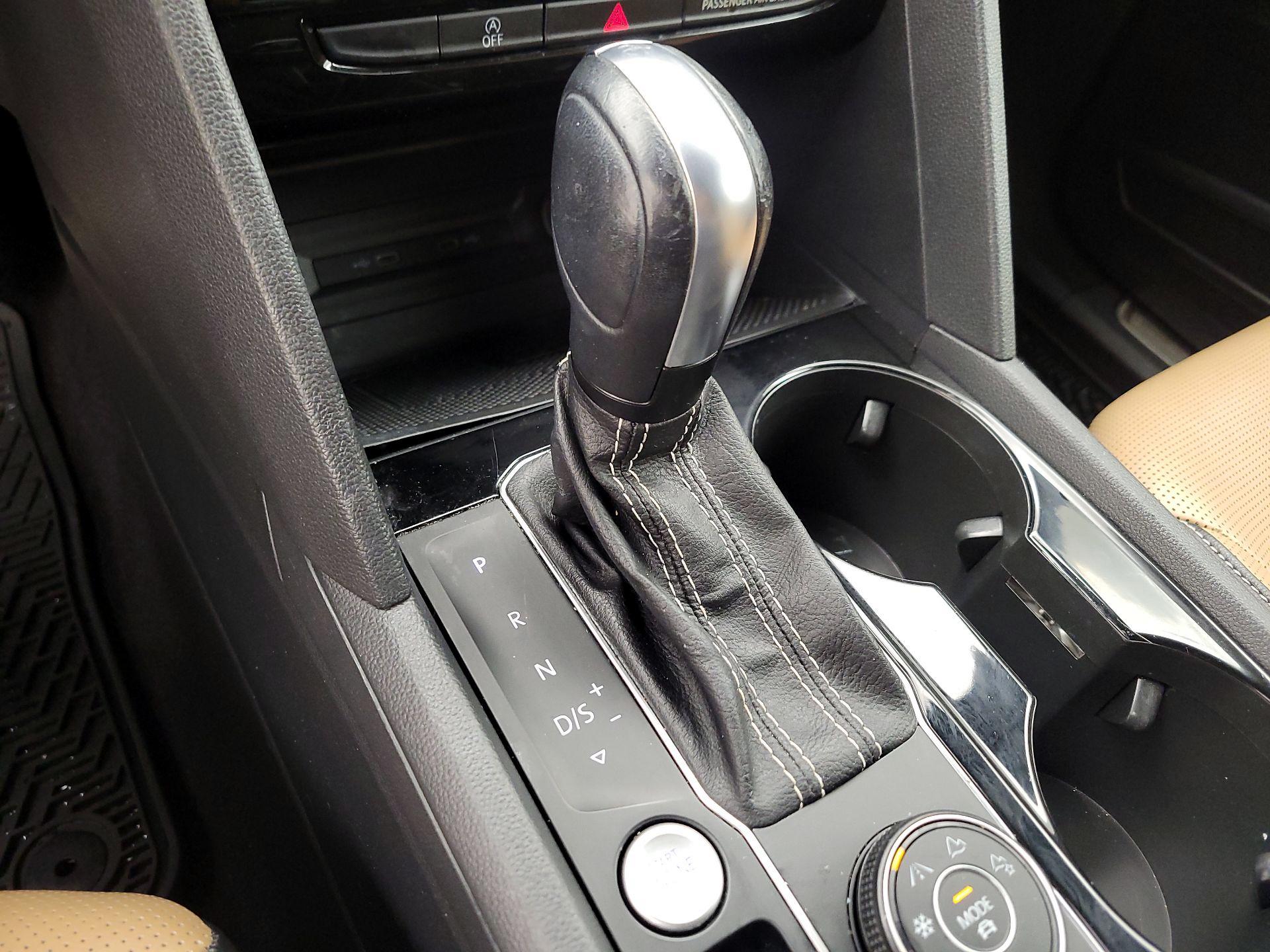 Thumbnail: 2021 Volkswagen Atlas - 17