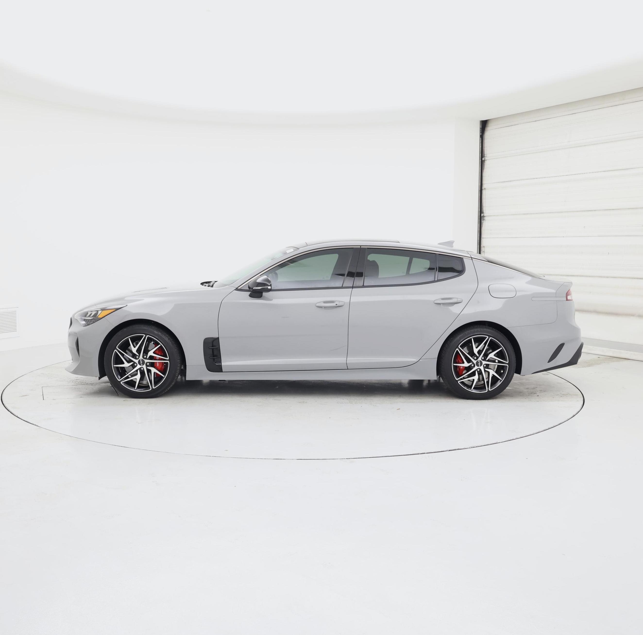 Thumbnail: 2023 Kia Stinger - 3