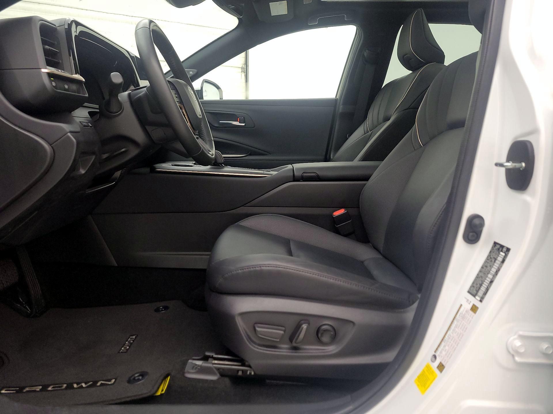 Thumbnail: 2023 Toyota Crown - 11