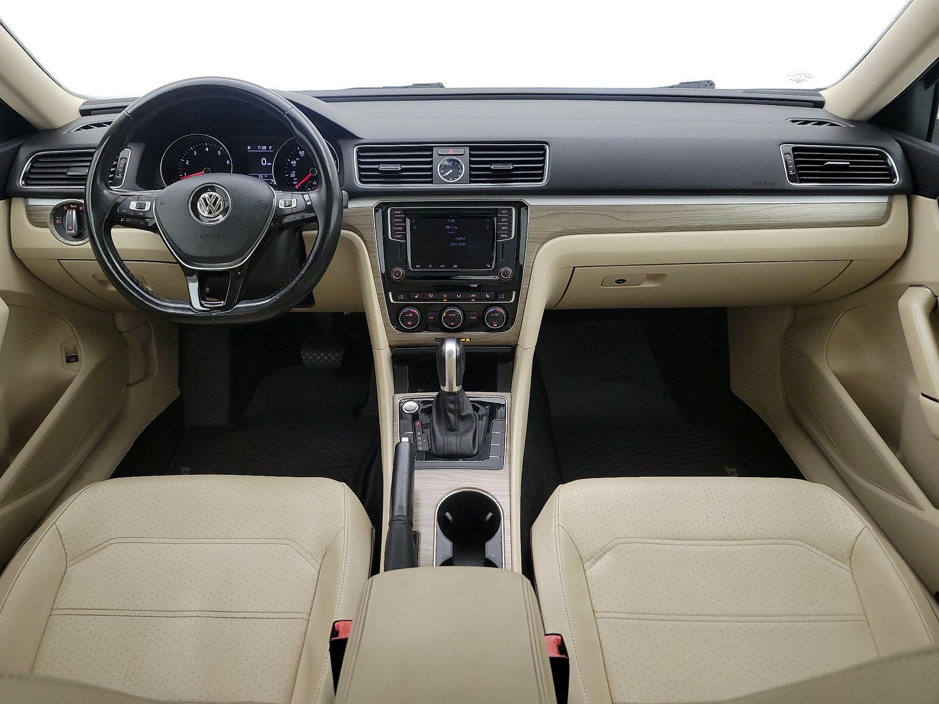 Thumbnail: 2017 Volkswagen Passat - 9