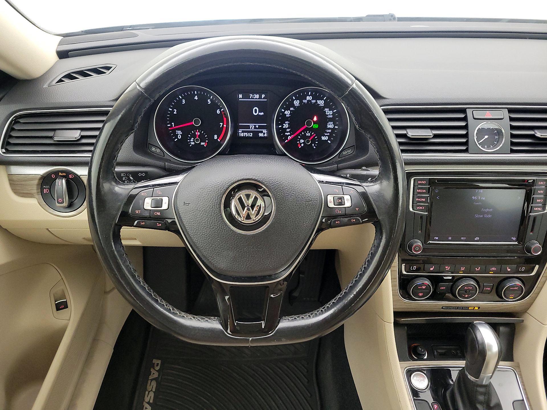 Thumbnail: 2017 Volkswagen Passat - 10