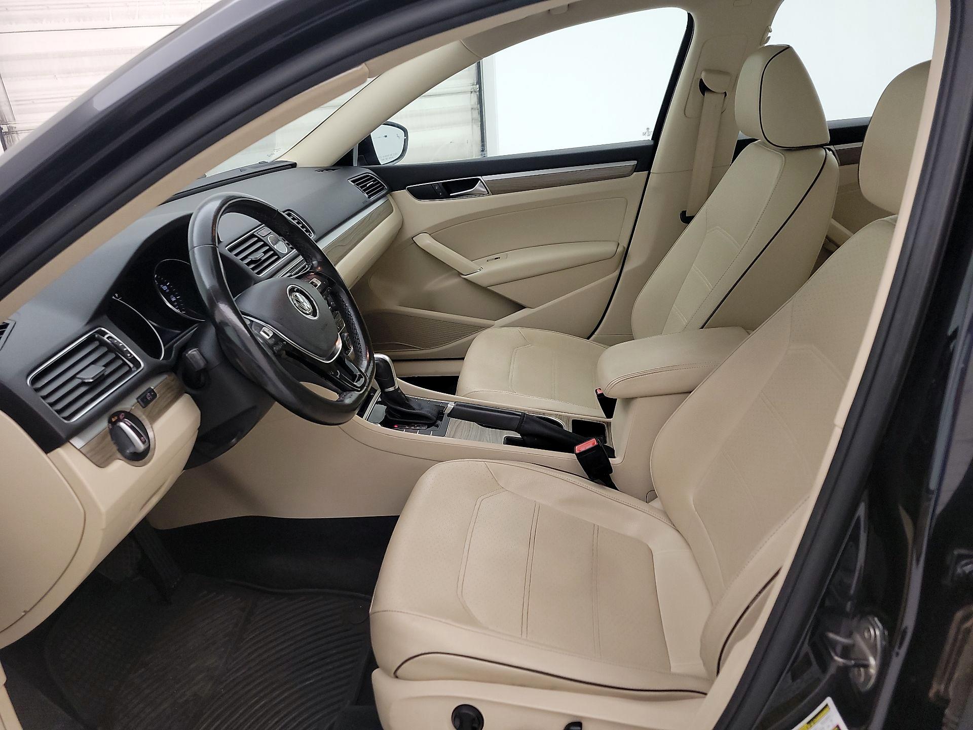 Thumbnail: 2017 Volkswagen Passat - 11