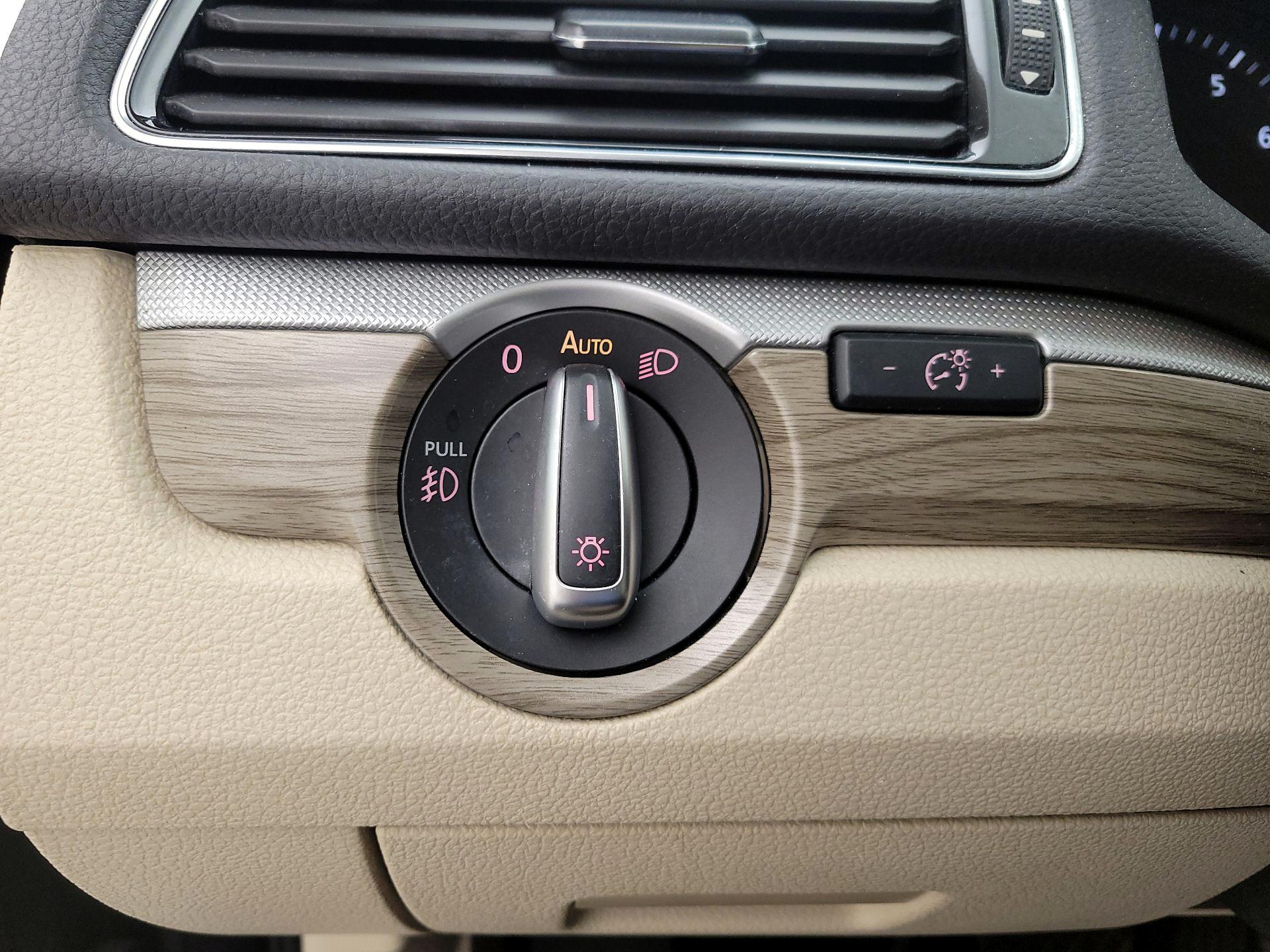 Thumbnail: 2017 Volkswagen Passat - 13