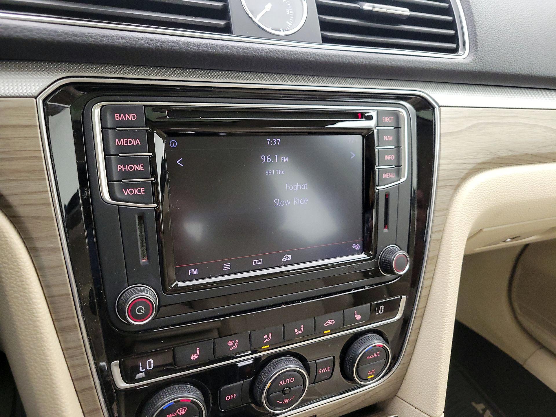 Thumbnail: 2017 Volkswagen Passat - 15