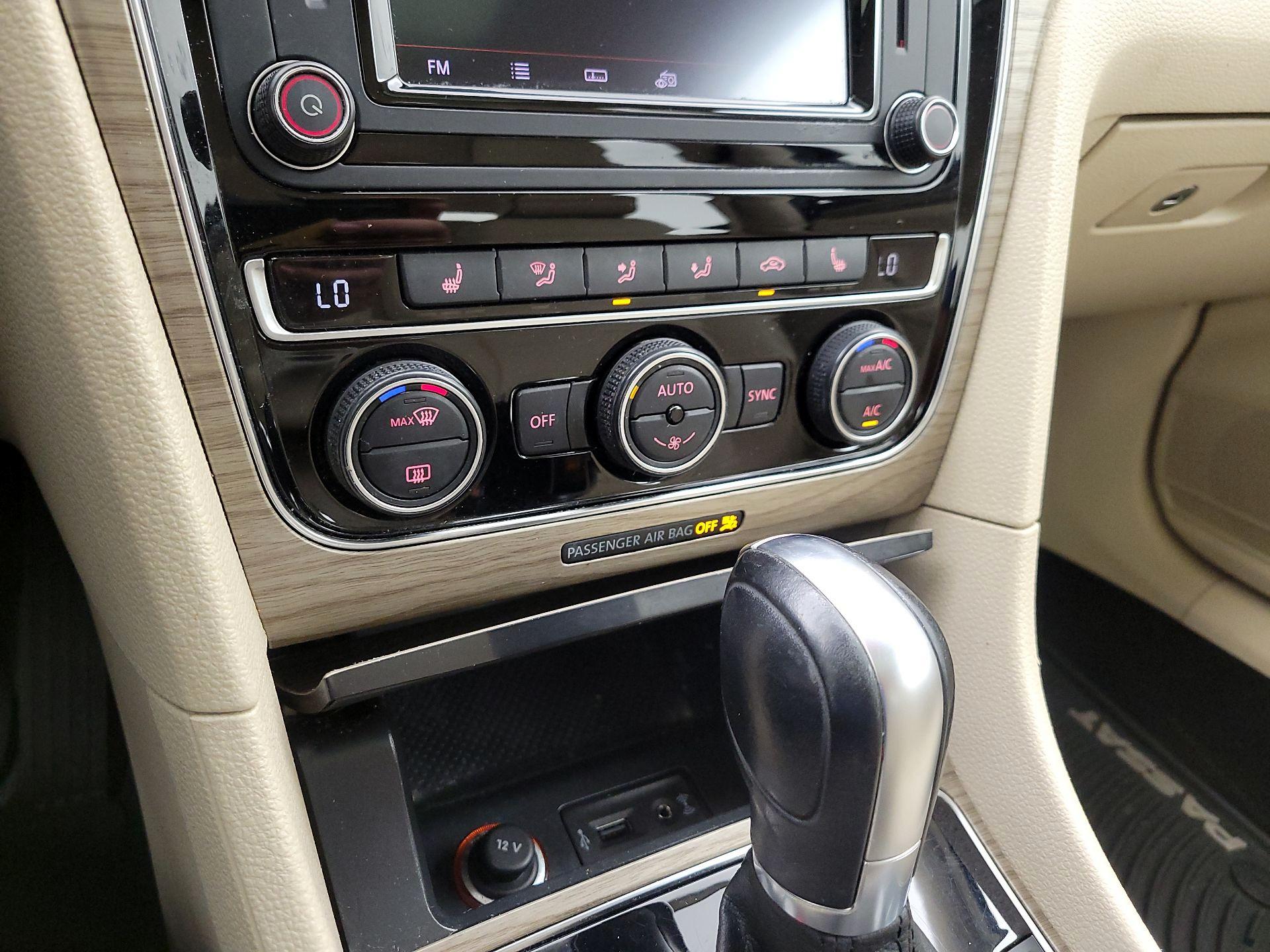 Thumbnail: 2017 Volkswagen Passat - 16