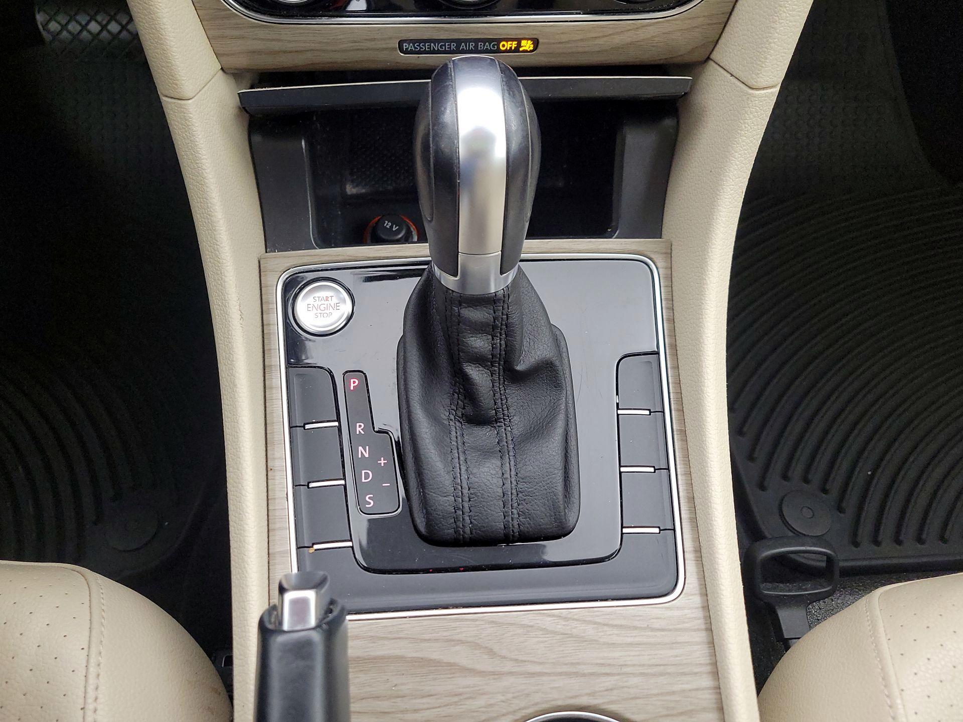 Thumbnail: 2017 Volkswagen Passat - 17