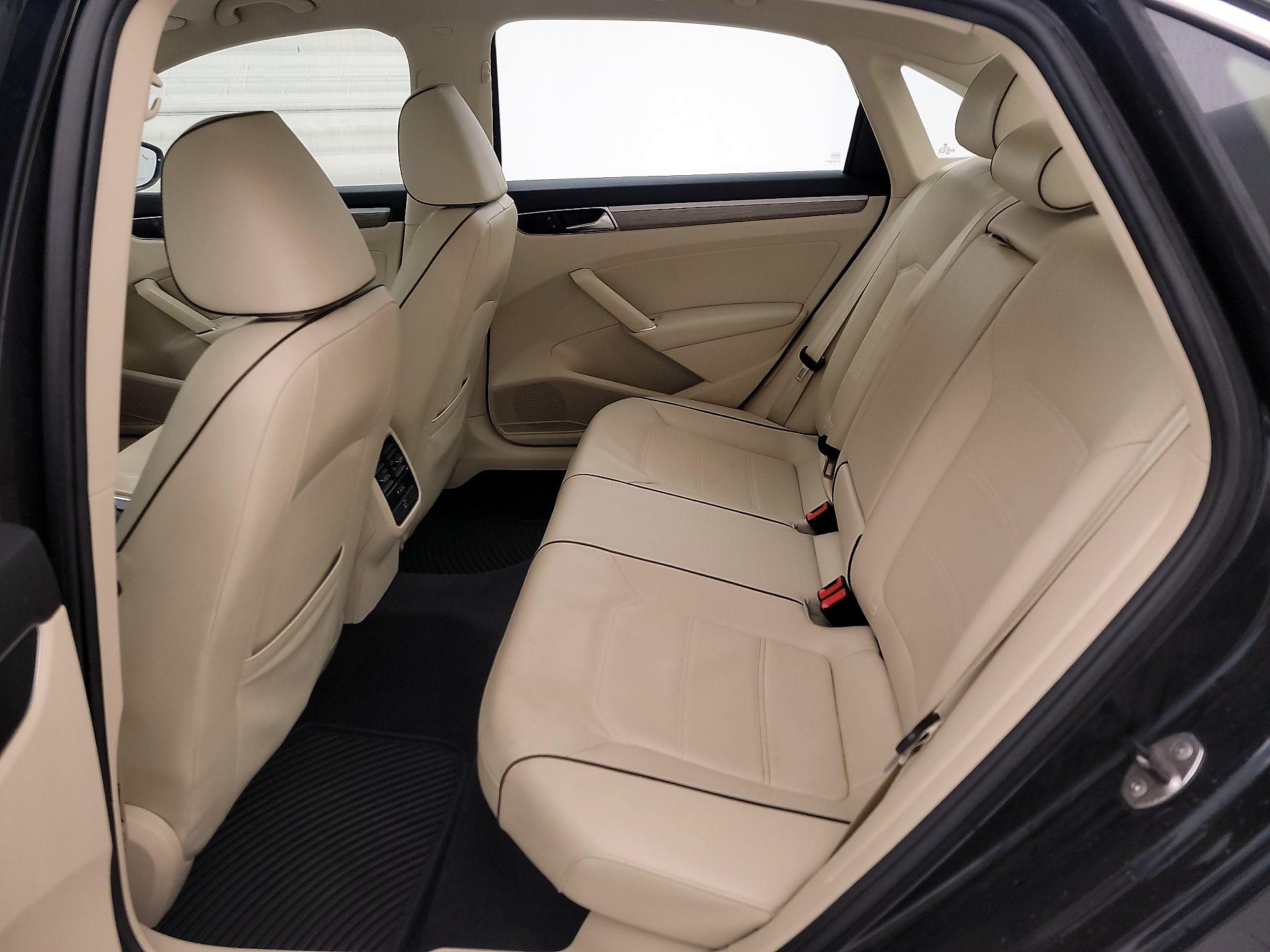 Thumbnail: 2017 Volkswagen Passat - 20