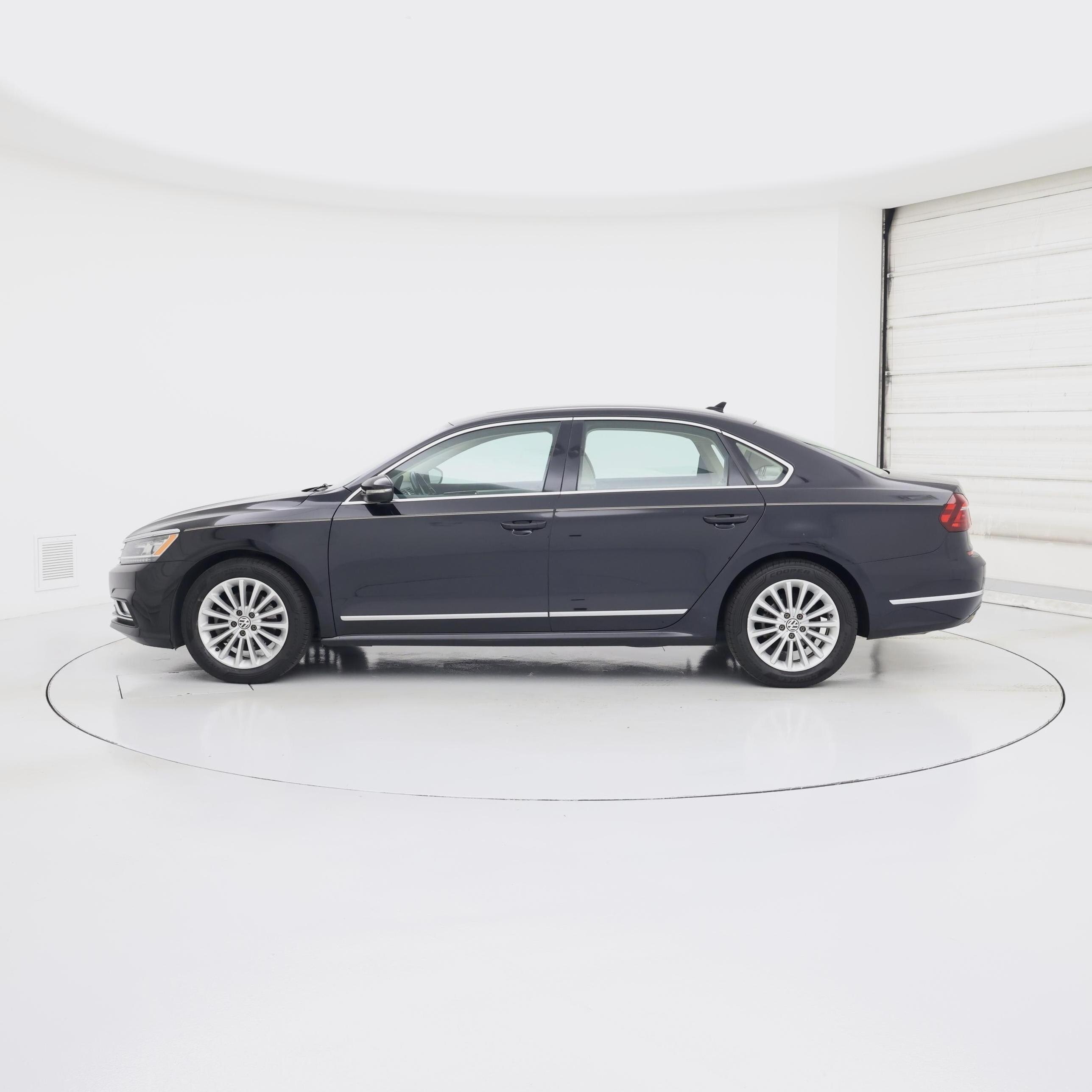 Thumbnail: 2017 Volkswagen Passat - 3