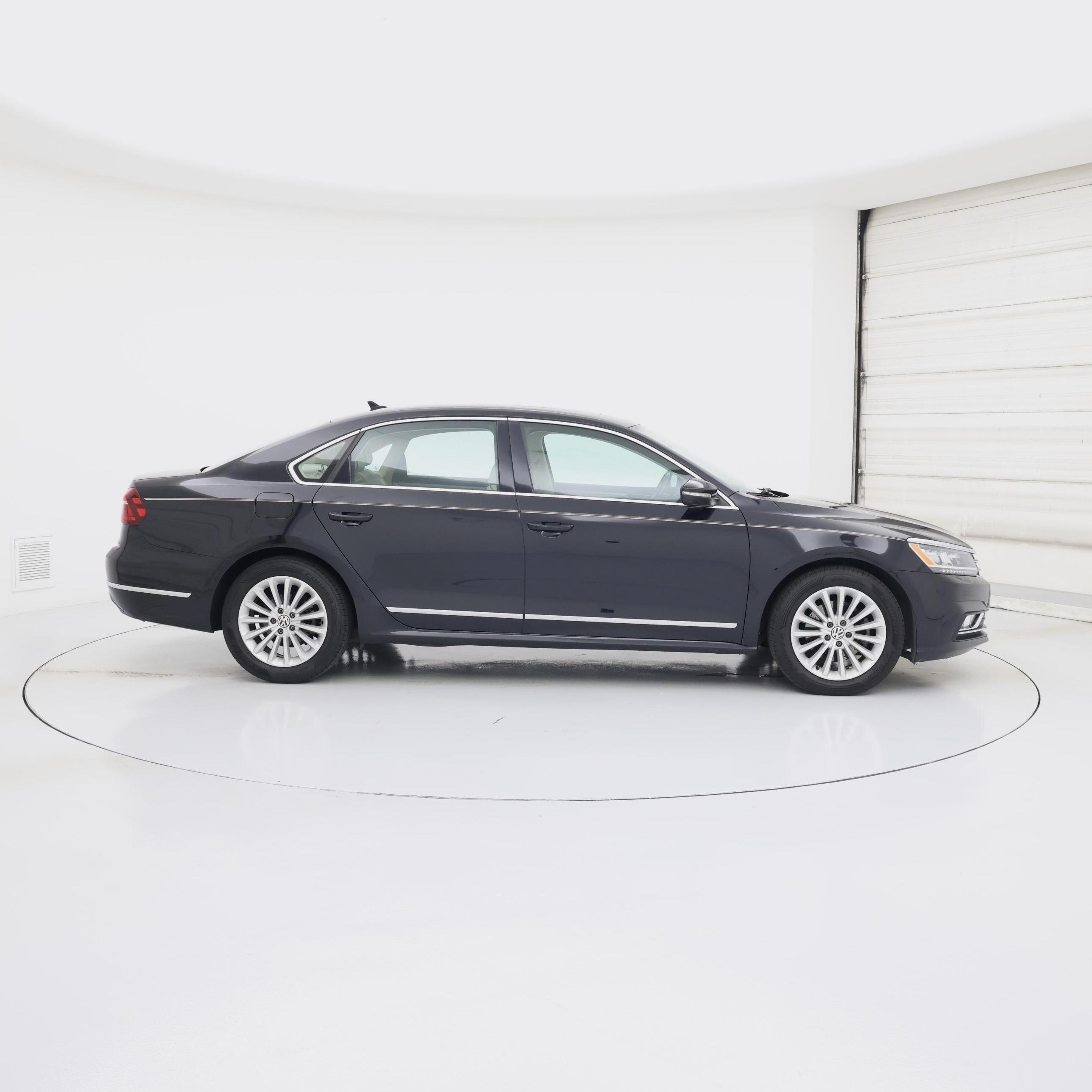 Thumbnail: 2017 Volkswagen Passat - 7