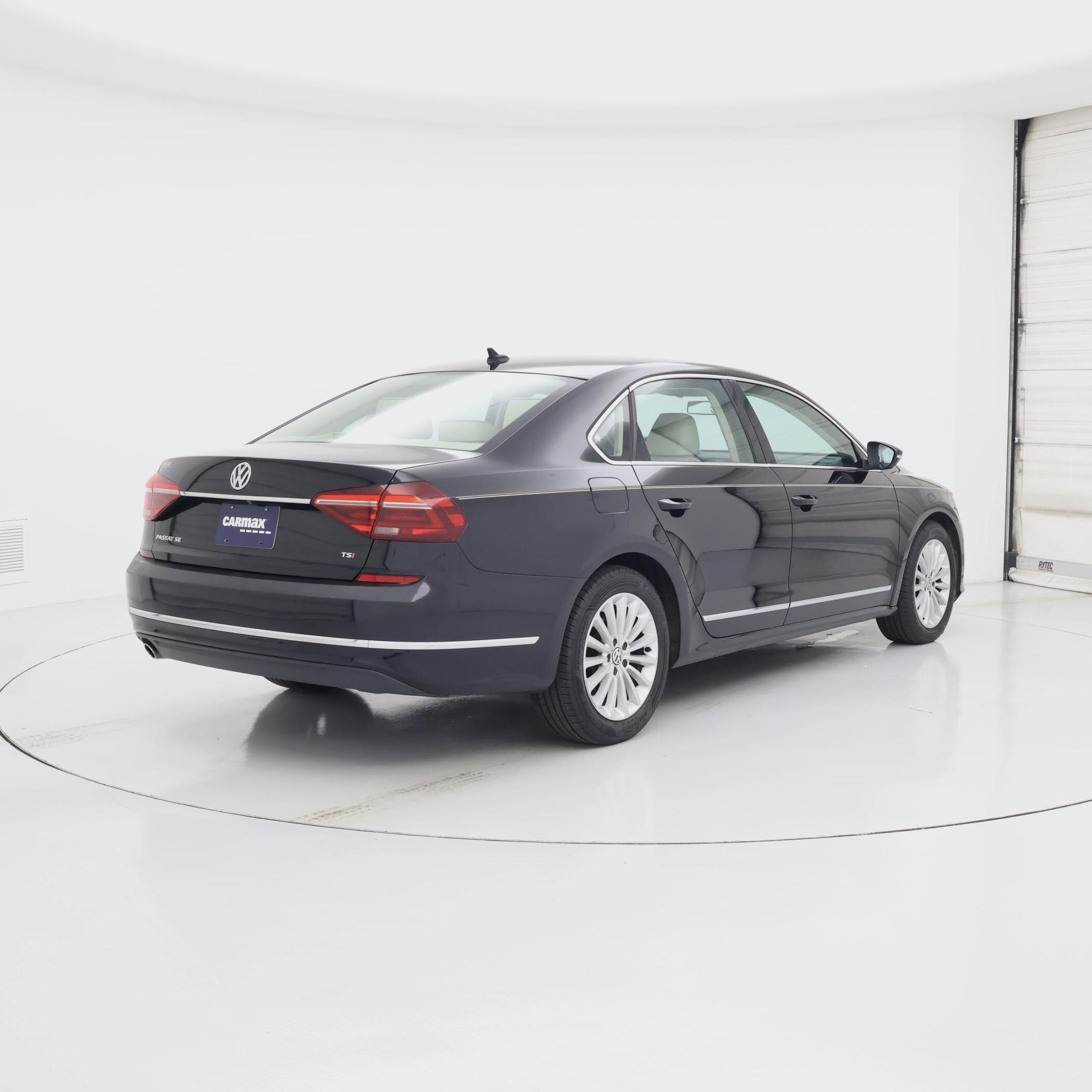 Thumbnail: 2017 Volkswagen Passat - 8