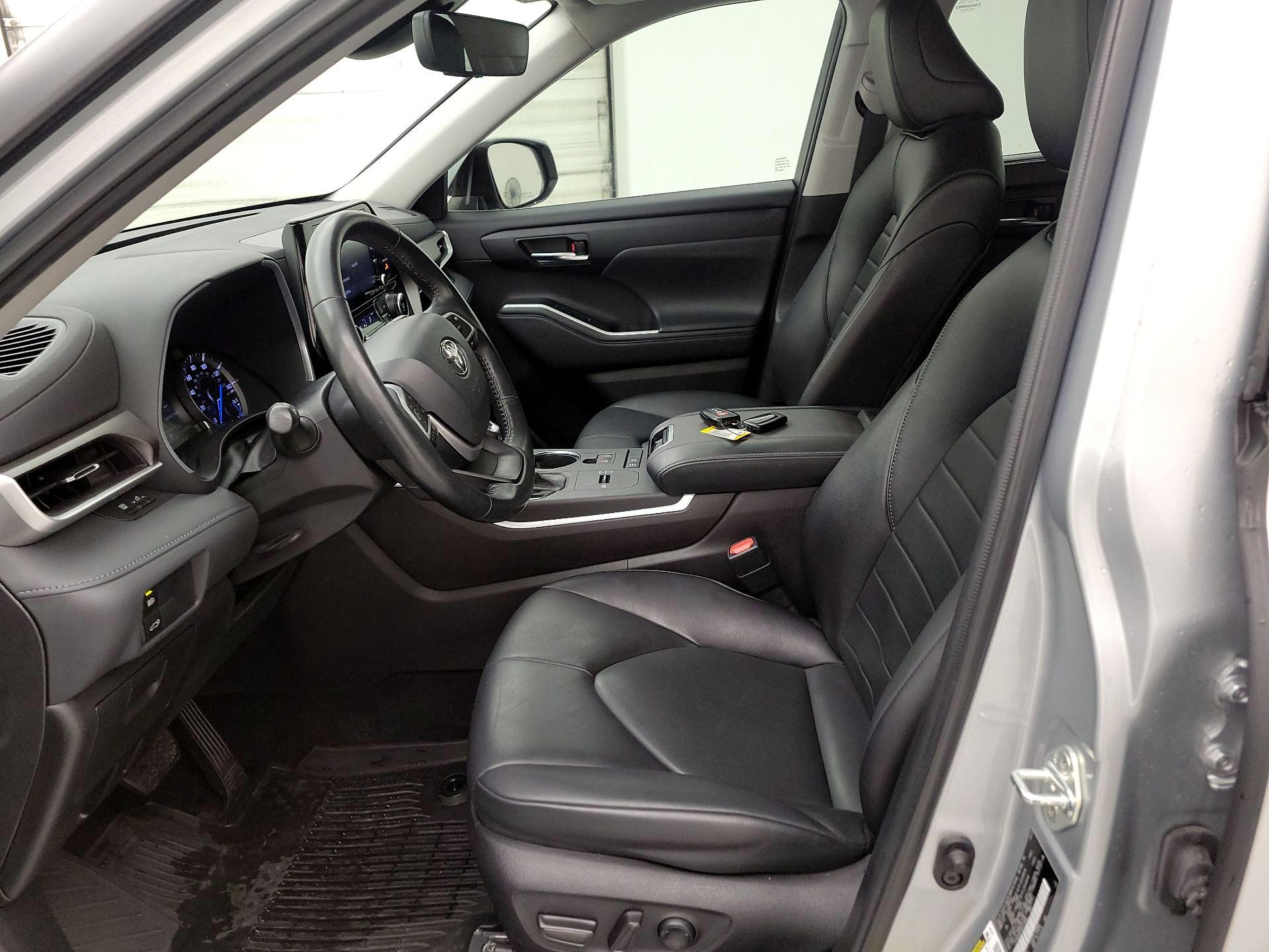 Thumbnail: 2022 Toyota Highlander - 11